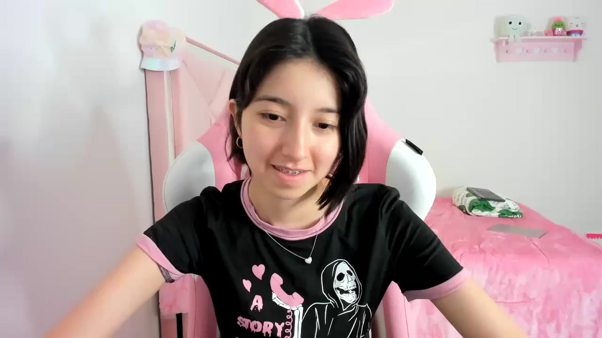Gallery image thumbnail from Cherrycute666's myfreecams stream on, 12/08/2023, 03:20 image 1 of 20