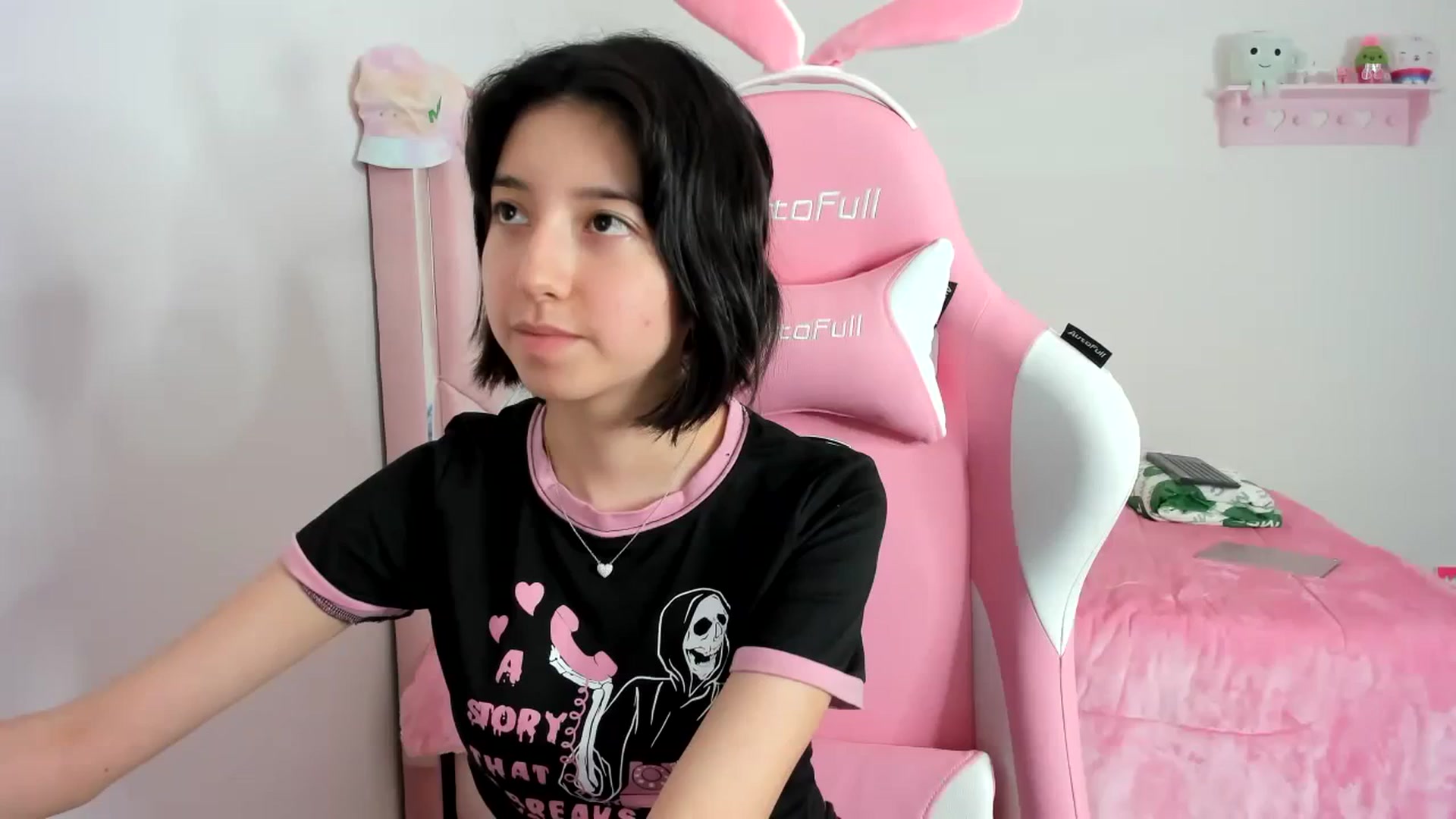 Gallery image thumbnail from Cherrycute666's myfreecams stream on, 12/08/2023, 03:20 image 18 of 20