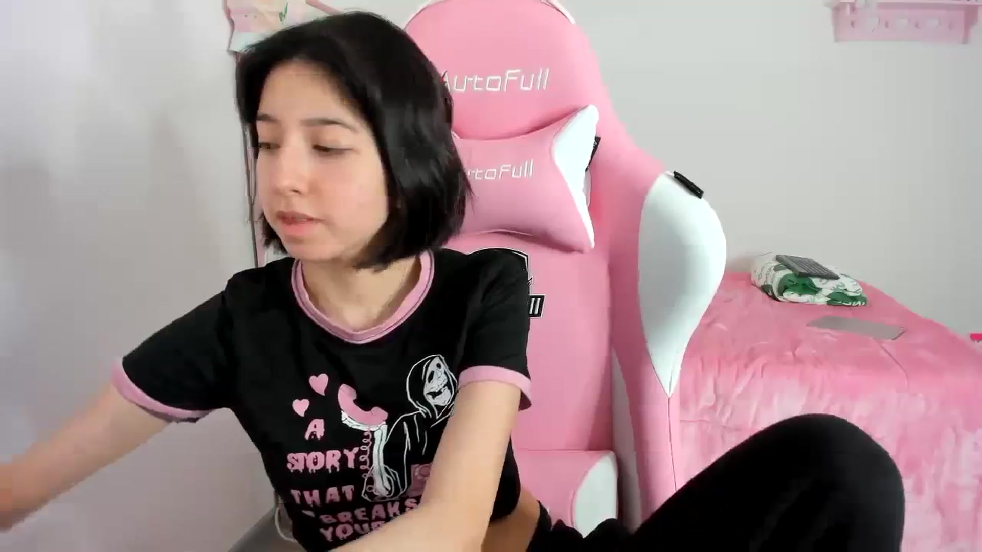 Gallery image thumbnail from Cherrycute666's myfreecams stream on, 12/08/2023, 03:20 image 8 of 20