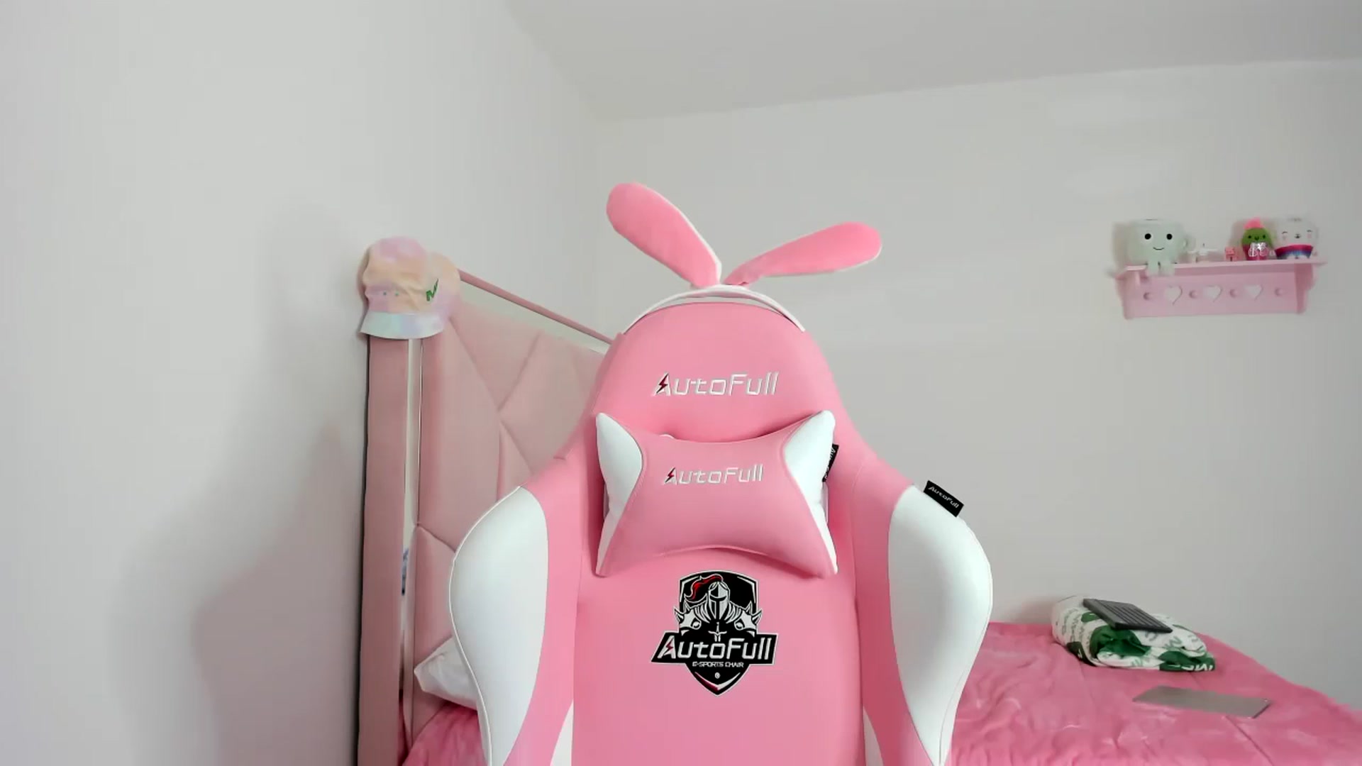 Gallery image thumbnail from Cherrycute666's myfreecams stream on, 12/08/2023, 09:08 image 5 of 20