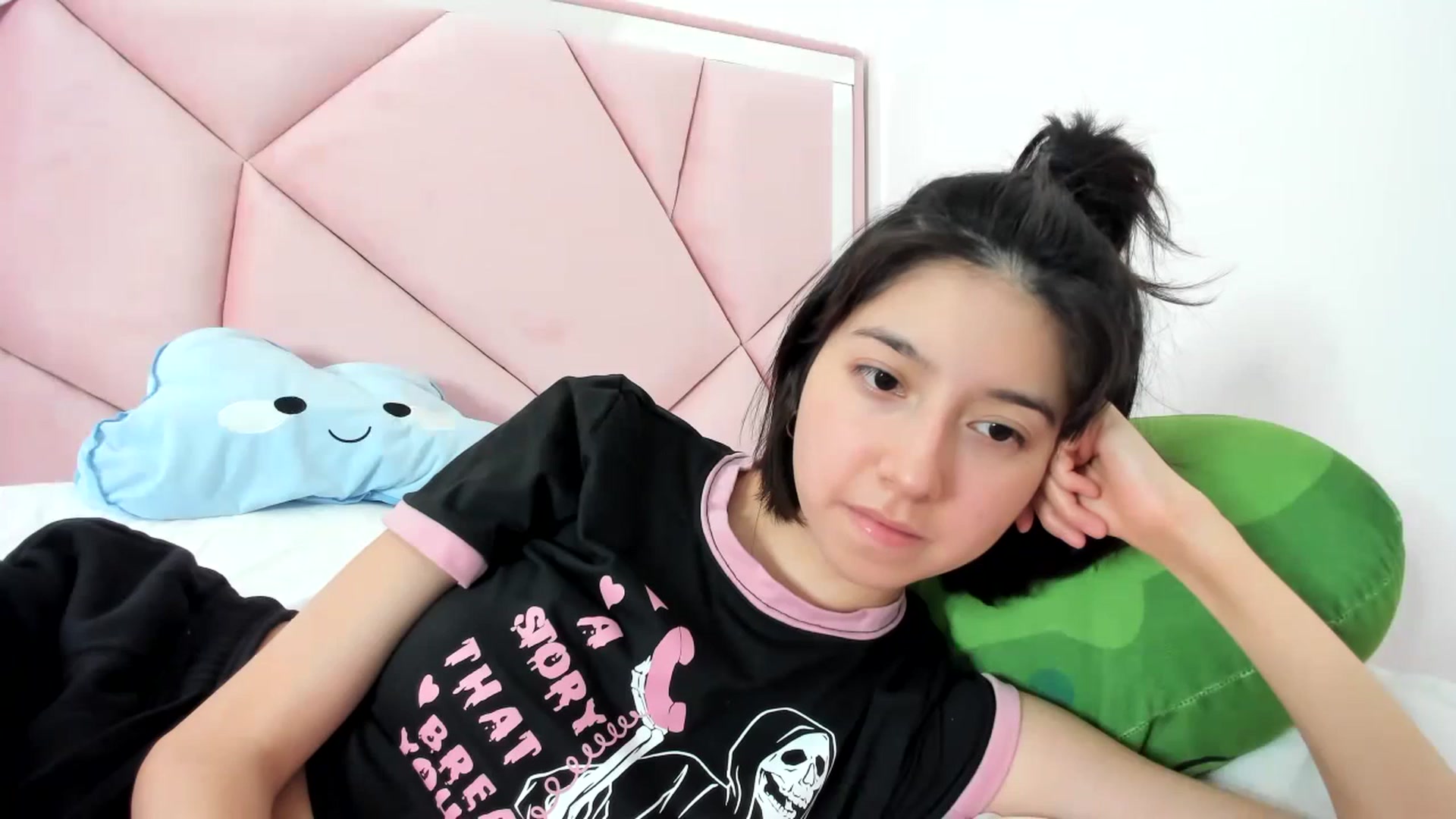 Gallery image thumbnail from Cherrycute666's myfreecams stream on, 12/08/2023, 09:08 image 18 of 20