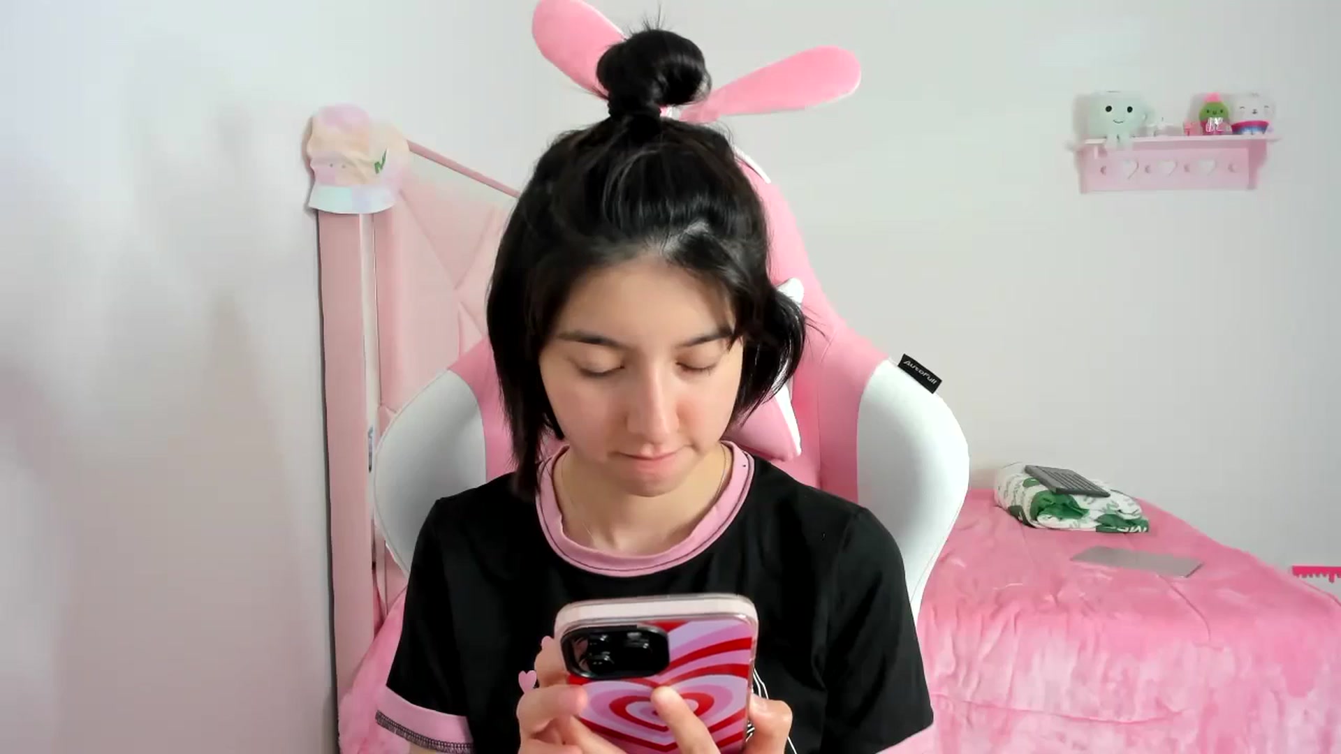 Gallery image thumbnail from Cherrycute666's myfreecams stream on, 12/08/2023, 09:08 image 3 of 20