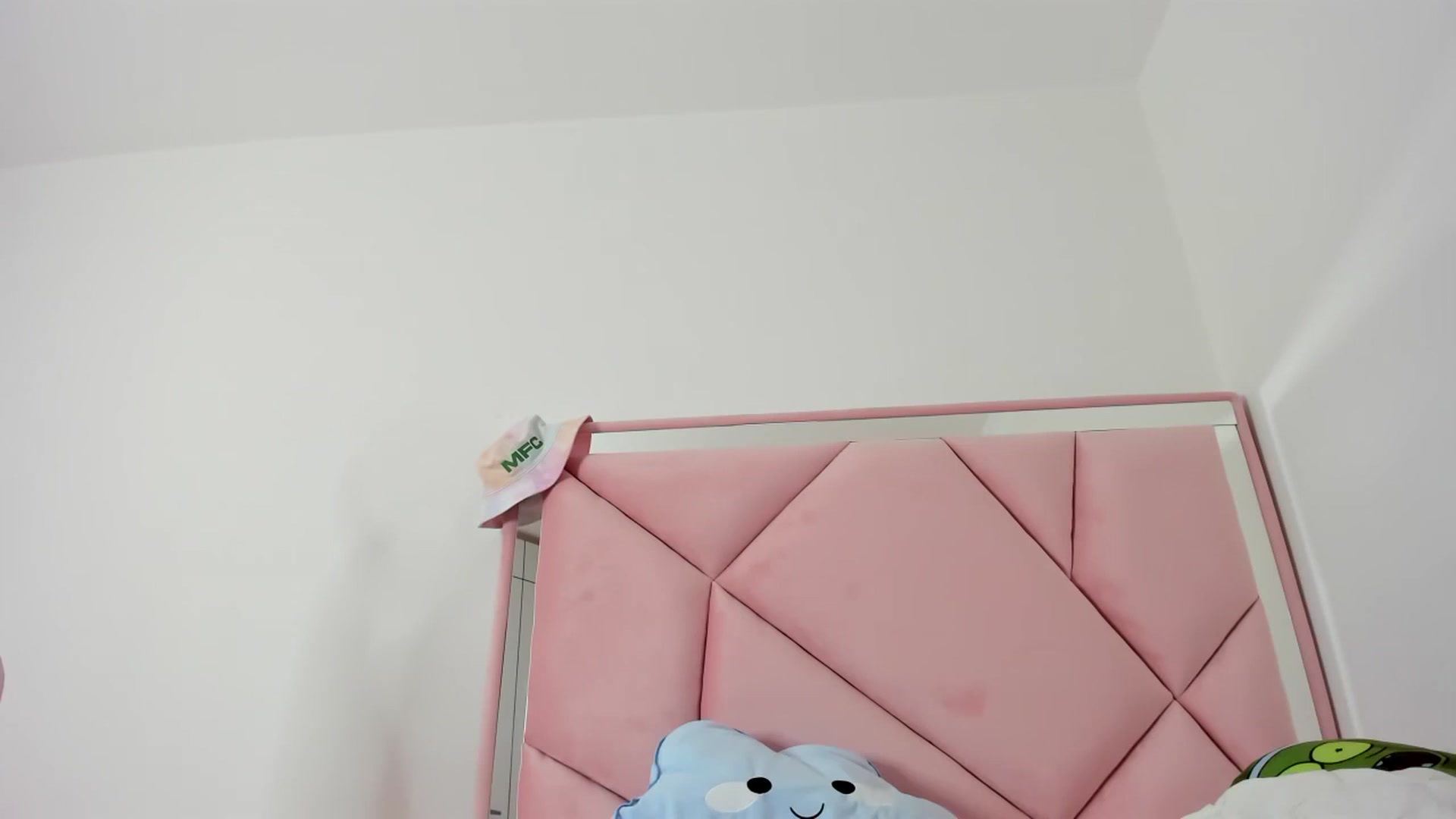 Gallery image thumbnail from Cherrycute666's myfreecams stream on, 12/08/2023, 09:36 image 1 of 20