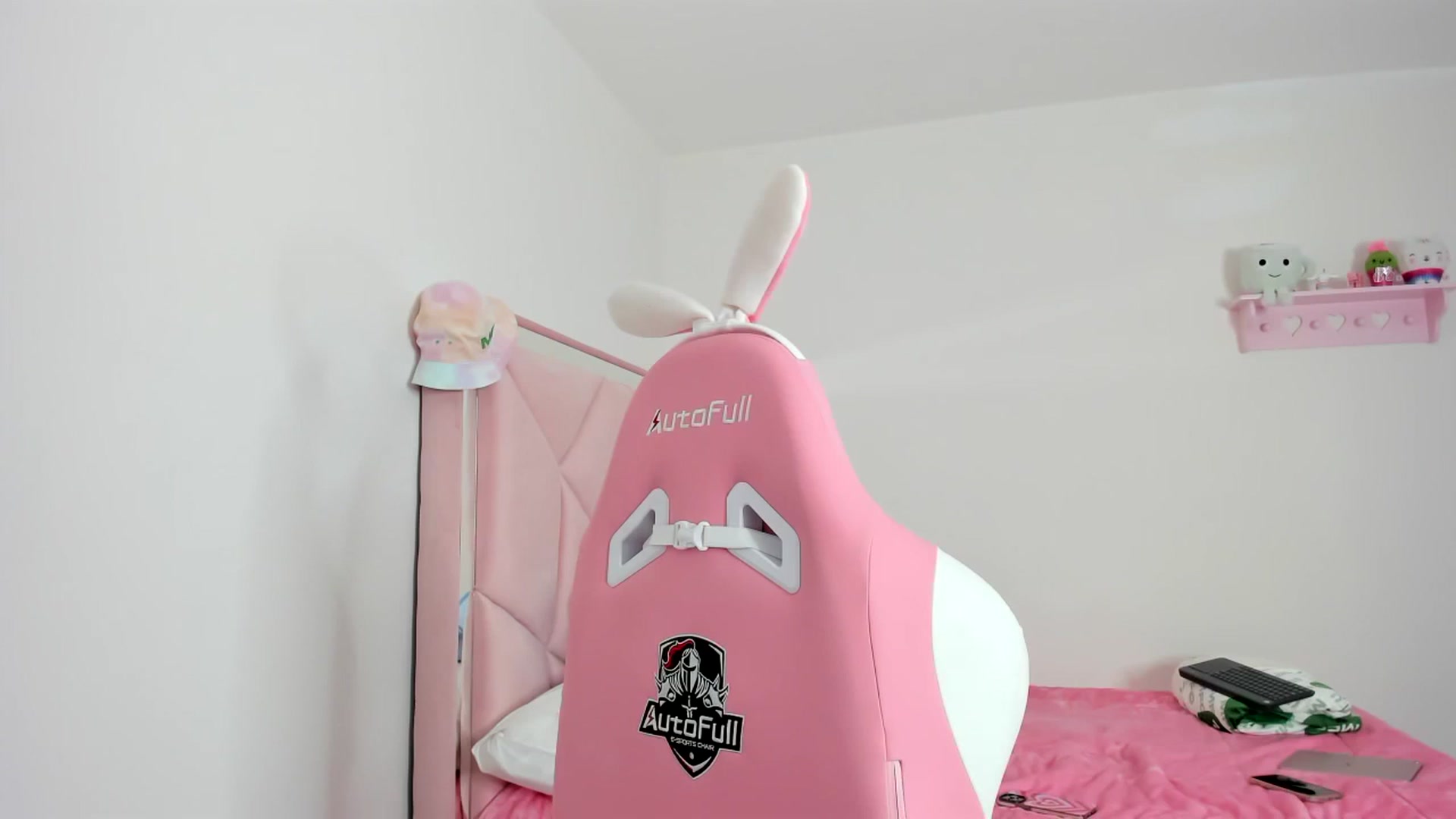 Gallery image thumbnail from Cherrycute666's myfreecams stream on, 12/08/2023, 10:16 image 6 of 20