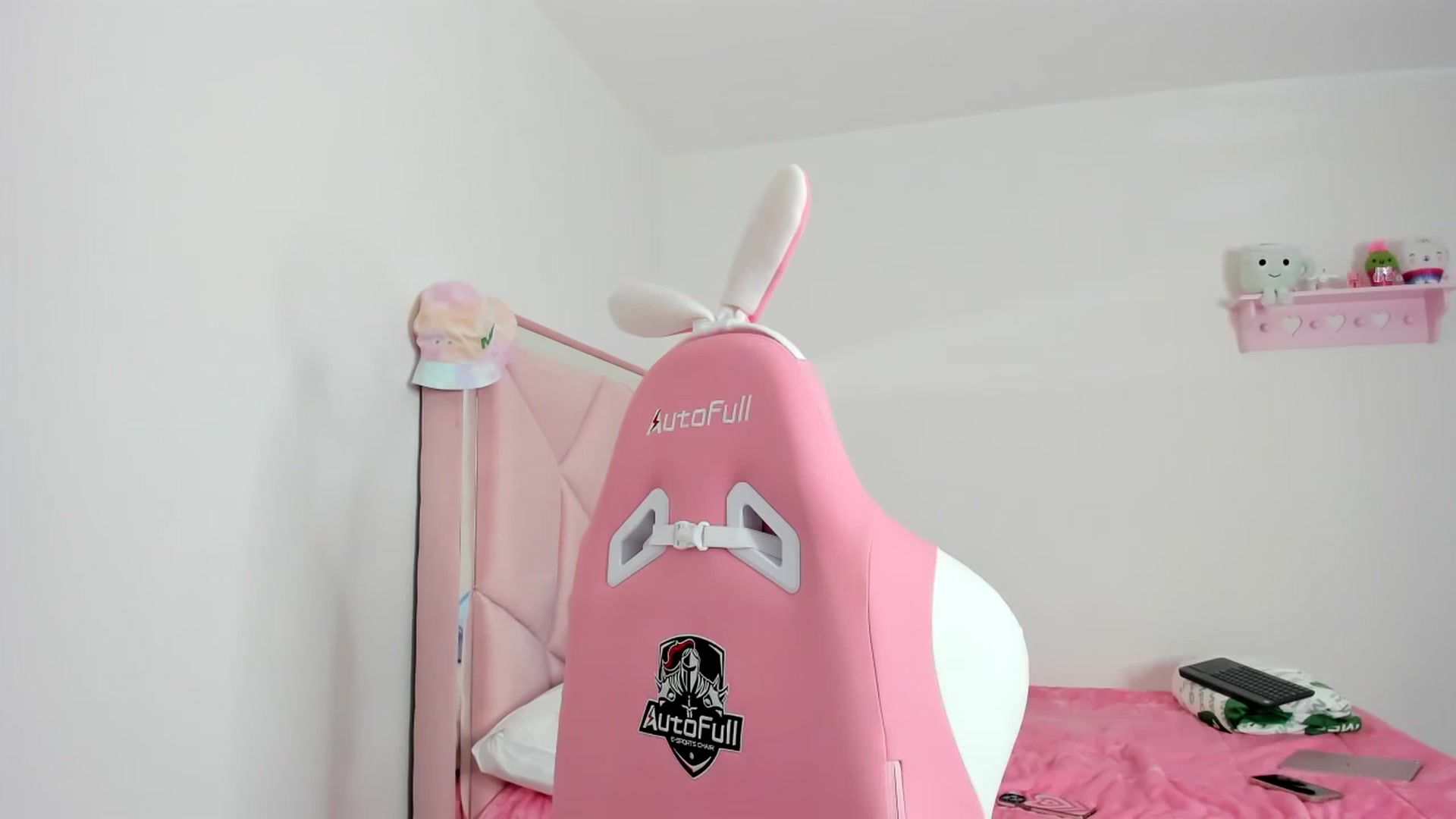 Gallery image thumbnail from Cherrycute666's myfreecams stream on, 12/08/2023, 10:16 image 7 of 20
