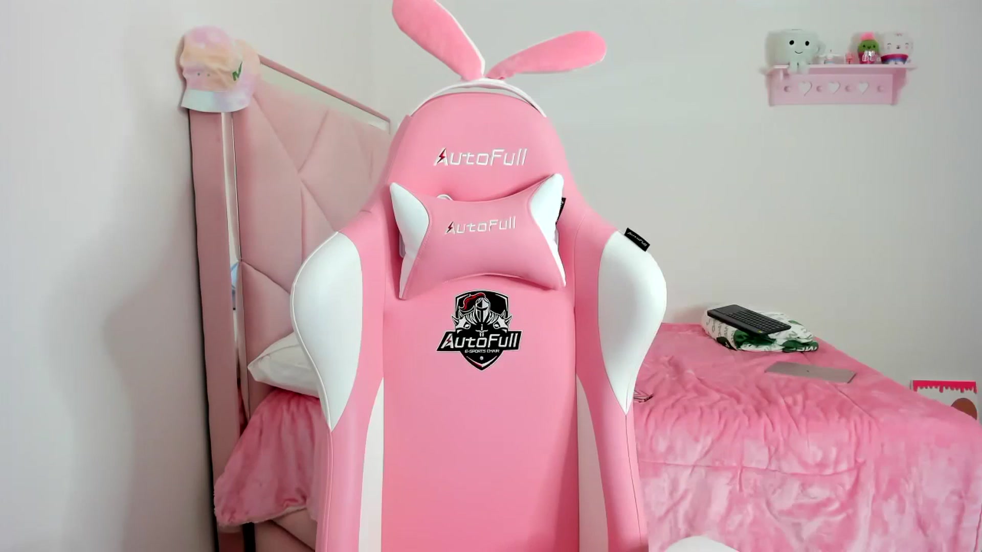 Gallery image thumbnail from Cherrycute666's myfreecams stream on, 12/08/2023, 10:16 image 17 of 20