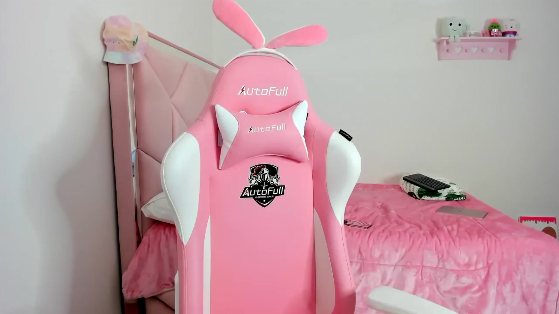 Gallery image thumbnail from Cherrycute666's myfreecams stream on, 12/08/2023, 10:16 image 9 of 20