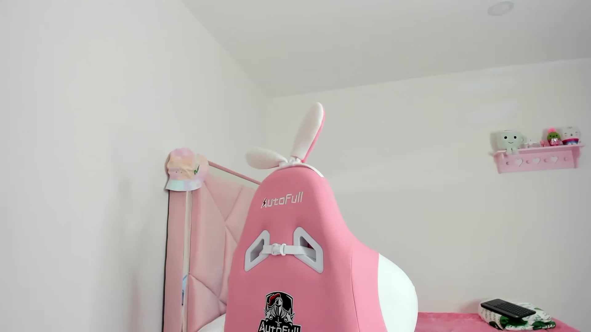 Gallery image thumbnail from Cherrycute666's myfreecams stream on, 12/08/2023, 10:16 image 2 of 20