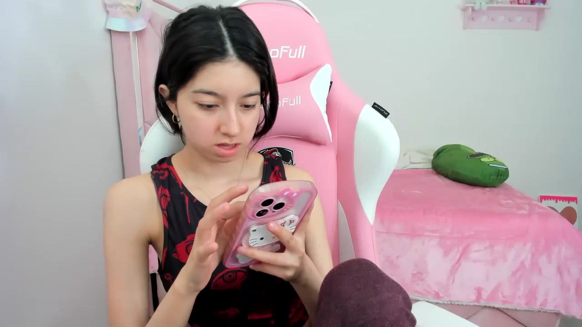 Gallery image thumbnail from Cherrycute666's myfreecams stream on, 12/08/2023, 21:49 image 1 of 20