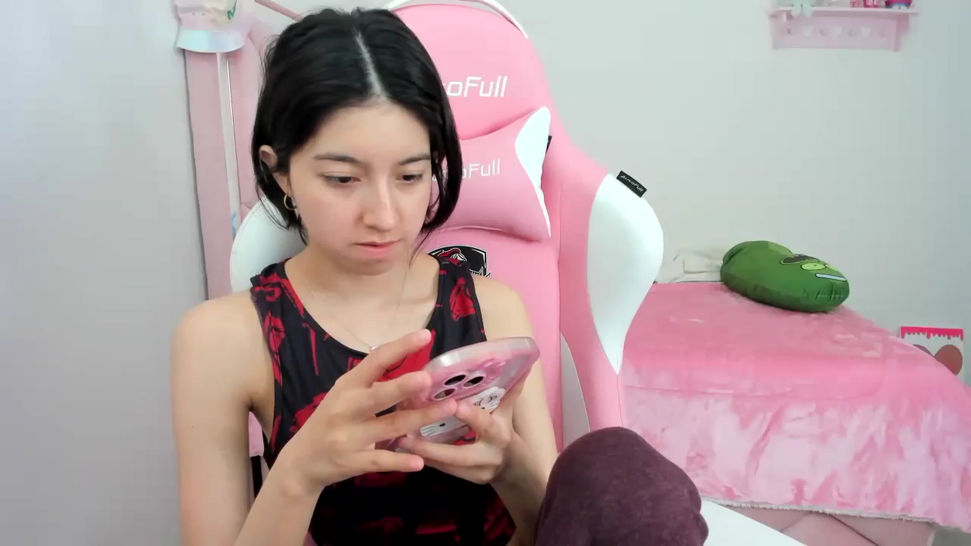 Gallery image thumbnail from Cherrycute666's myfreecams stream on, 12/08/2023, 21:49 image 2 of 20