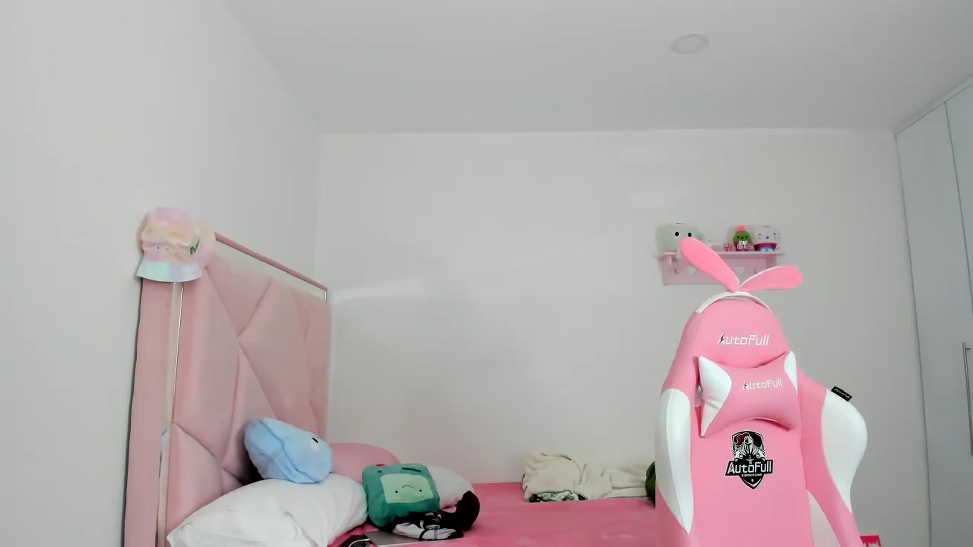 Gallery image thumbnail from Cherrycute666's myfreecams stream on, 12/08/2023, 23:04 image 7 of 20