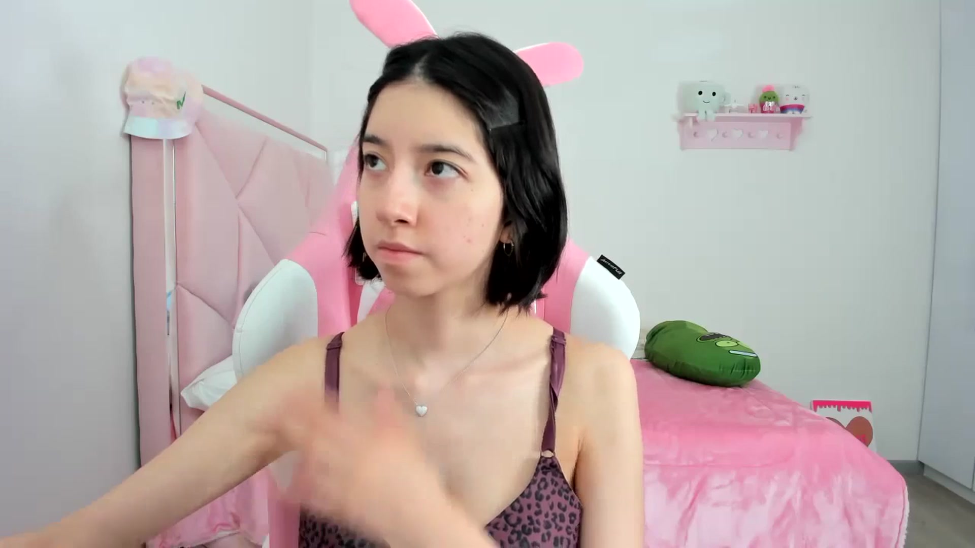 Gallery image thumbnail from Cherrycute666's myfreecams stream on, 12/08/2023, 23:04 image 12 of 20