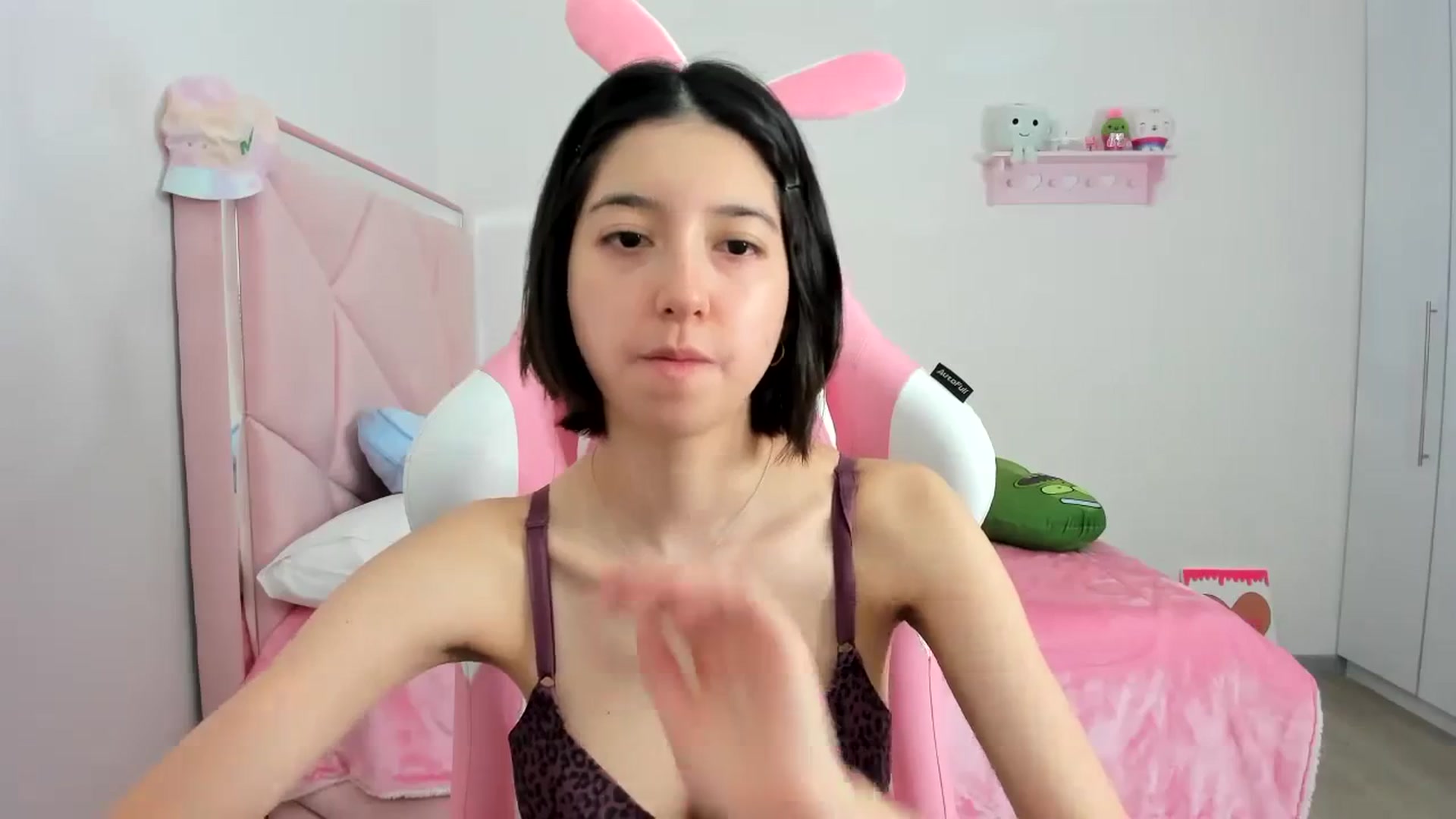 Gallery image thumbnail from Cherrycute666's myfreecams stream on, 12/08/2023, 23:04 image 18 of 20