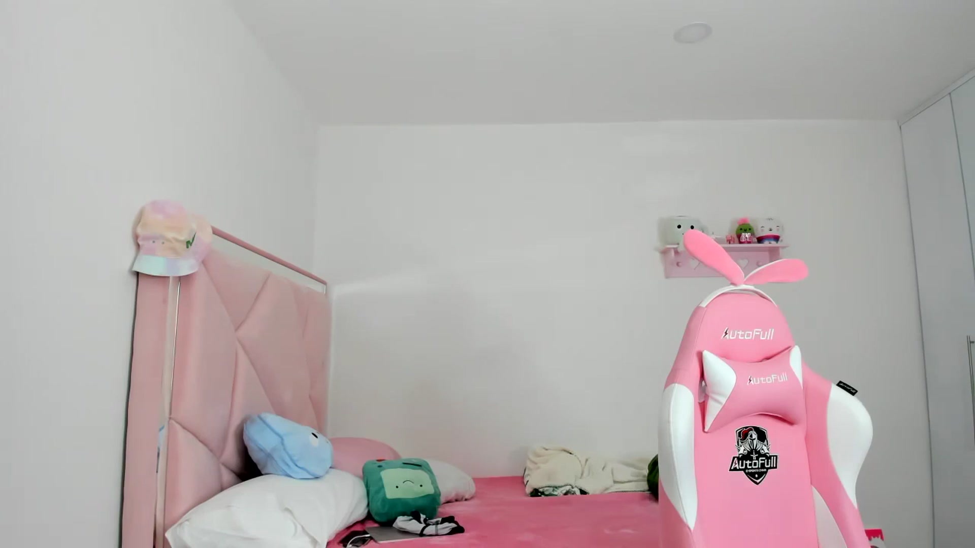 Gallery image thumbnail from Cherrycute666's myfreecams stream on, 12/08/2023, 23:04 image 10 of 20