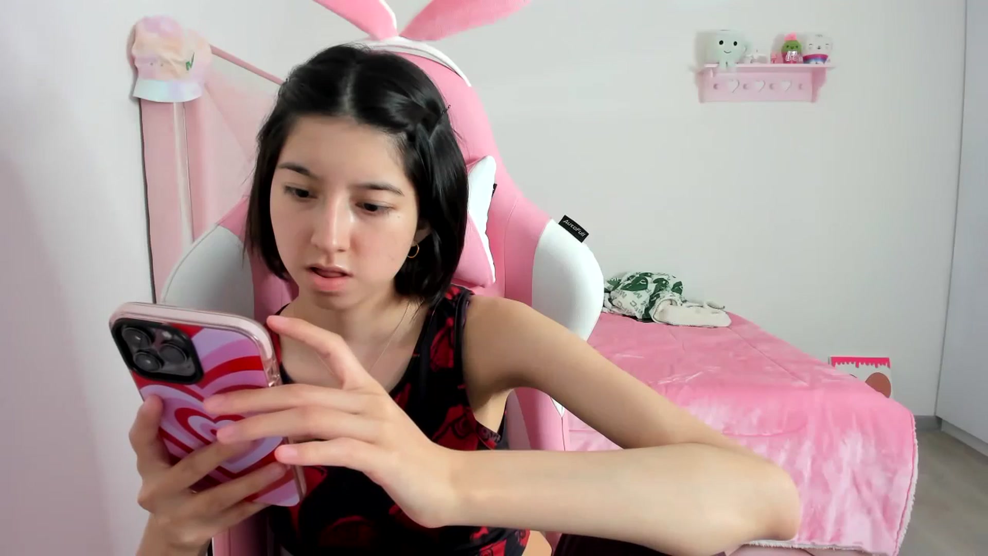 Gallery image thumbnail from Cherrycute666's myfreecams stream on, 12/09/2023, 01:33 image 16 of 20
