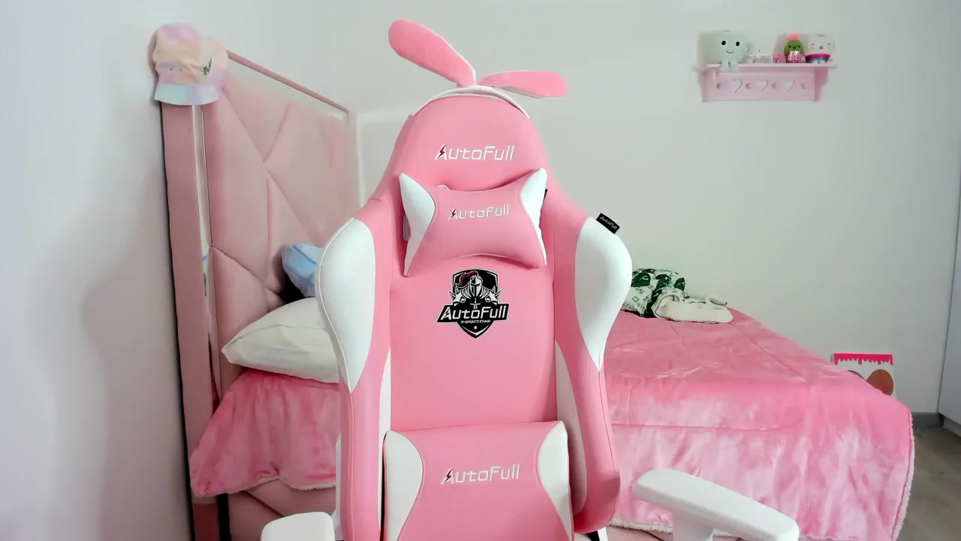 Gallery image thumbnail from Cherrycute666's myfreecams stream on, 12/09/2023, 01:33 image 2 of 20