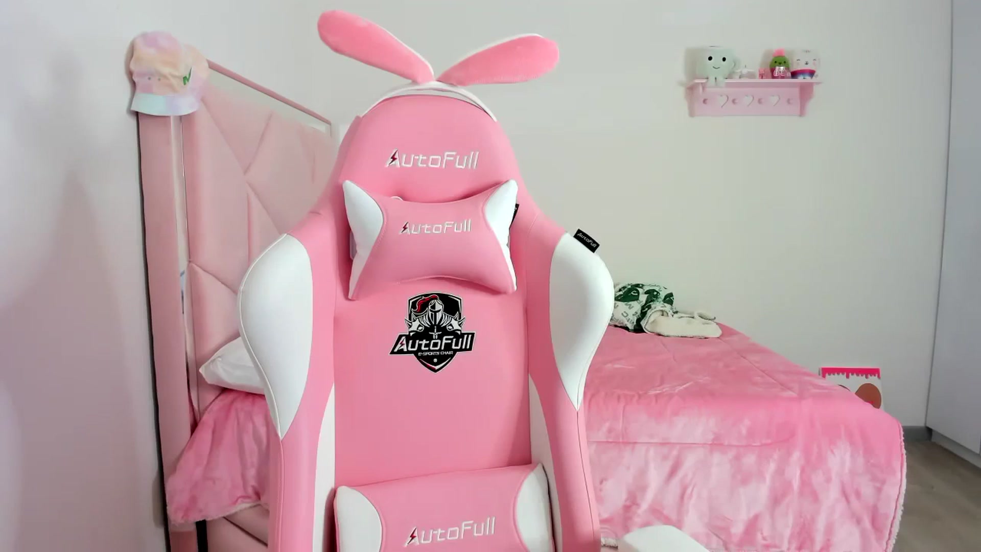 Gallery image thumbnail from Cherrycute666's myfreecams stream on, 12/09/2023, 03:22 image 10 of 20