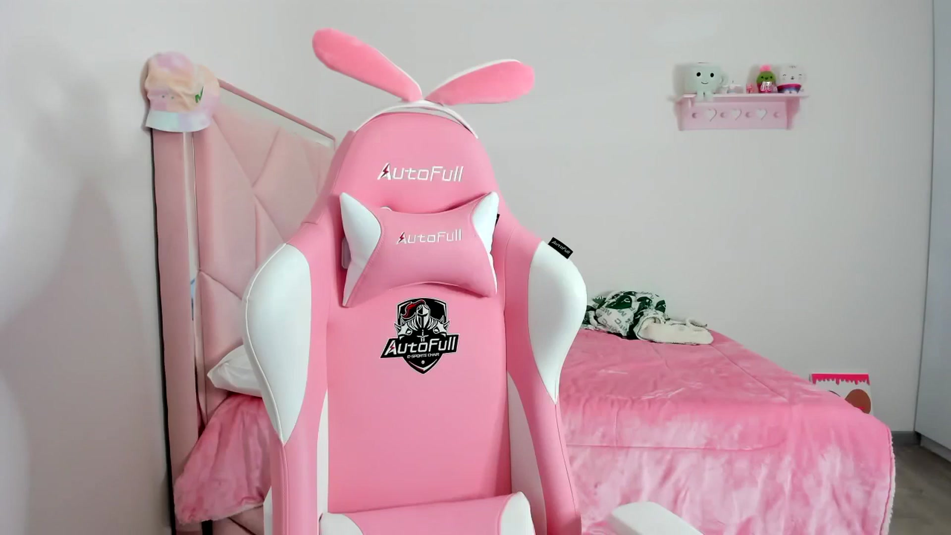 Gallery image thumbnail from Cherrycute666's myfreecams stream on, 12/09/2023, 03:22 image 5 of 20