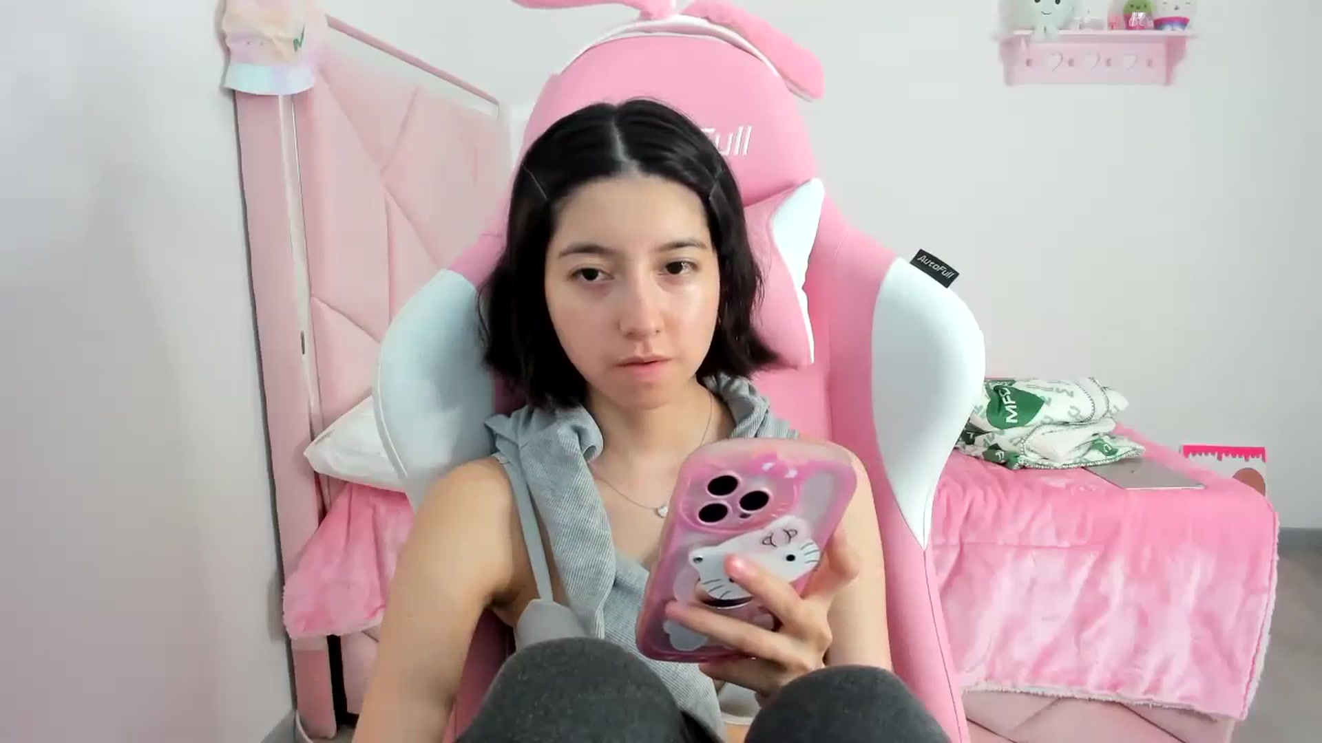 Gallery image thumbnail from Cherrycute666's myfreecams stream on, 12/09/2023, 16:29 image 13 of 20