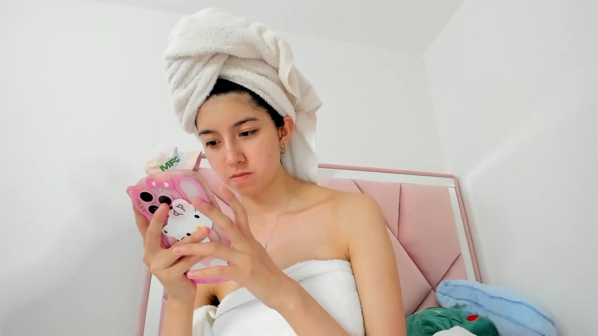 Gallery image thumbnail from Cherrycute666's myfreecams stream on, 12/09/2023, 16:29 image 8 of 20