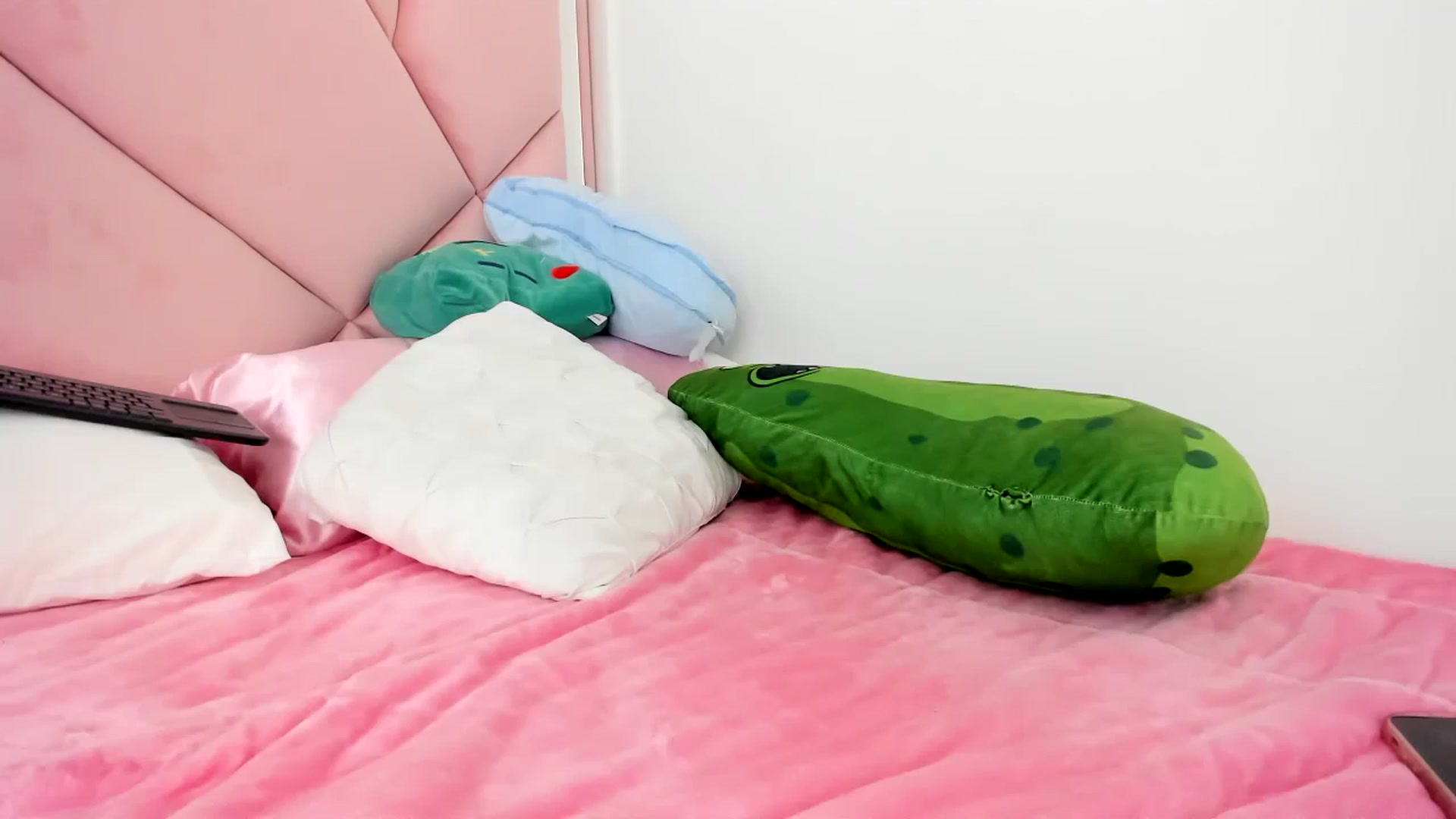 Gallery image thumbnail from Cherrycute666's myfreecams stream on, 12/09/2023, 16:29 image 9 of 20