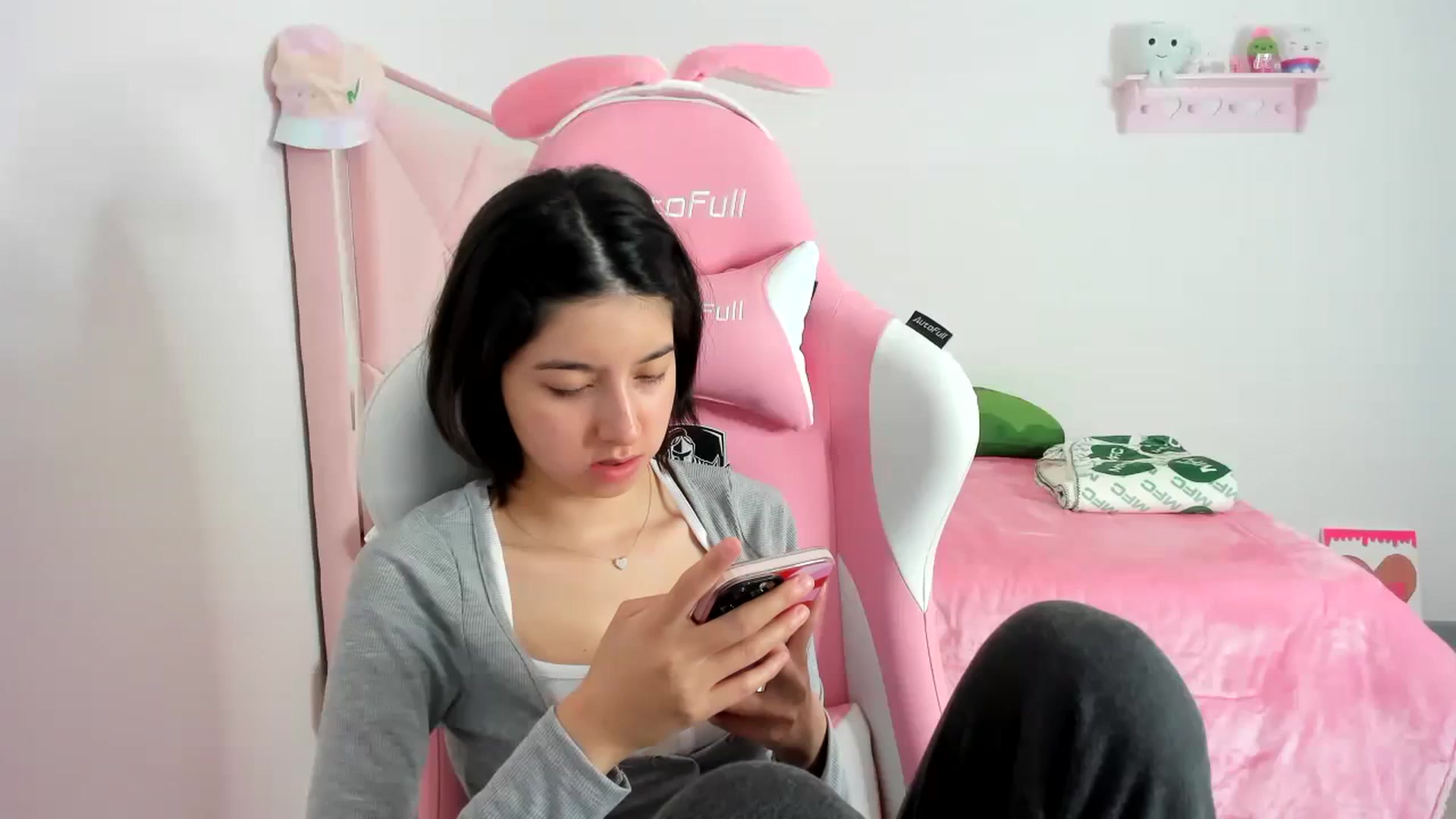 Gallery image thumbnail from Cherrycute666's myfreecams stream on, 12/10/2023, 02:19 image 7 of 20