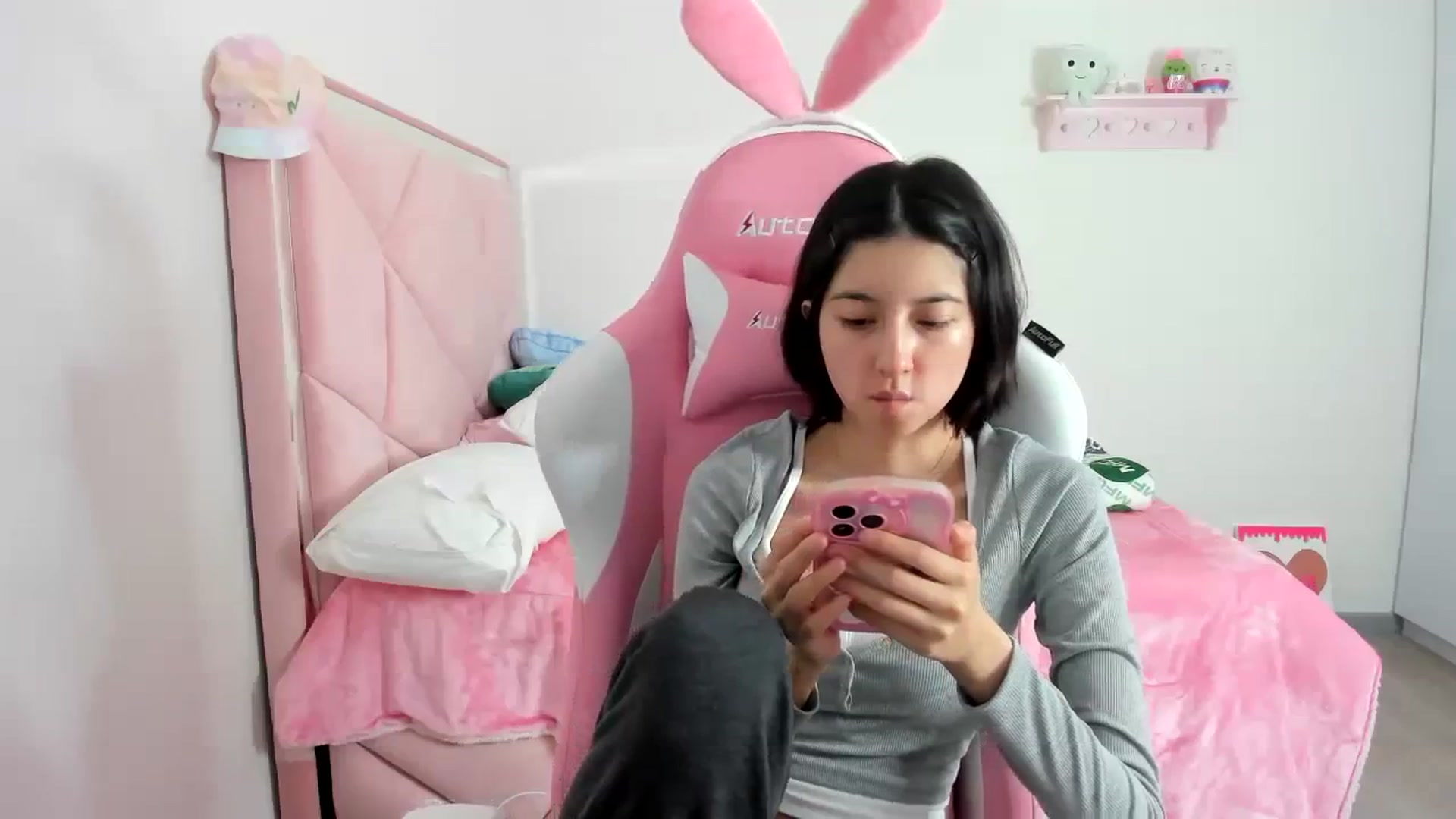 Gallery image thumbnail from Cherrycute666's myfreecams stream on, 12/10/2023, 02:19 image 16 of 20
