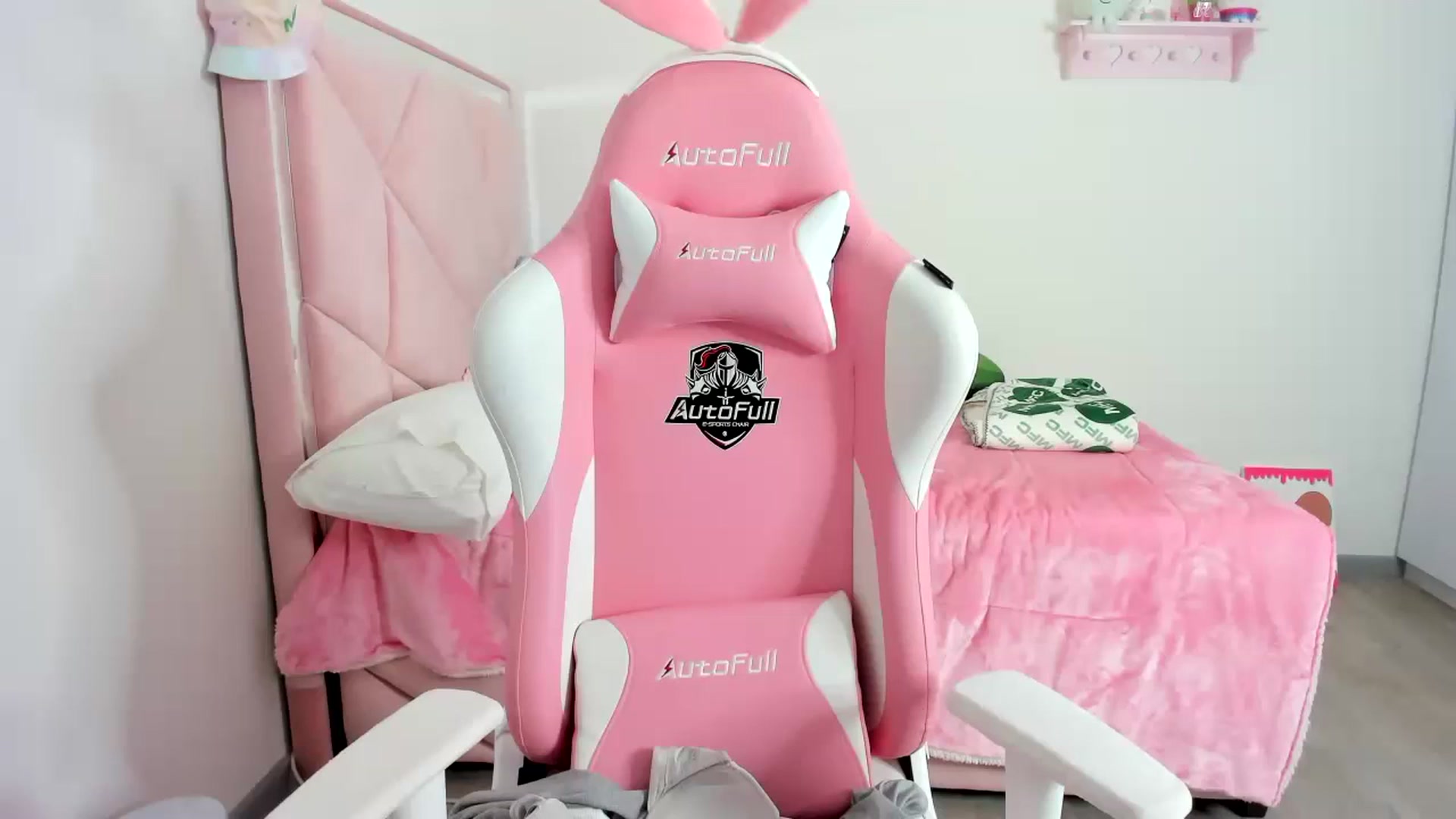 Gallery image thumbnail from Cherrycute666's myfreecams stream on, 12/10/2023, 06:37 image 19 of 20