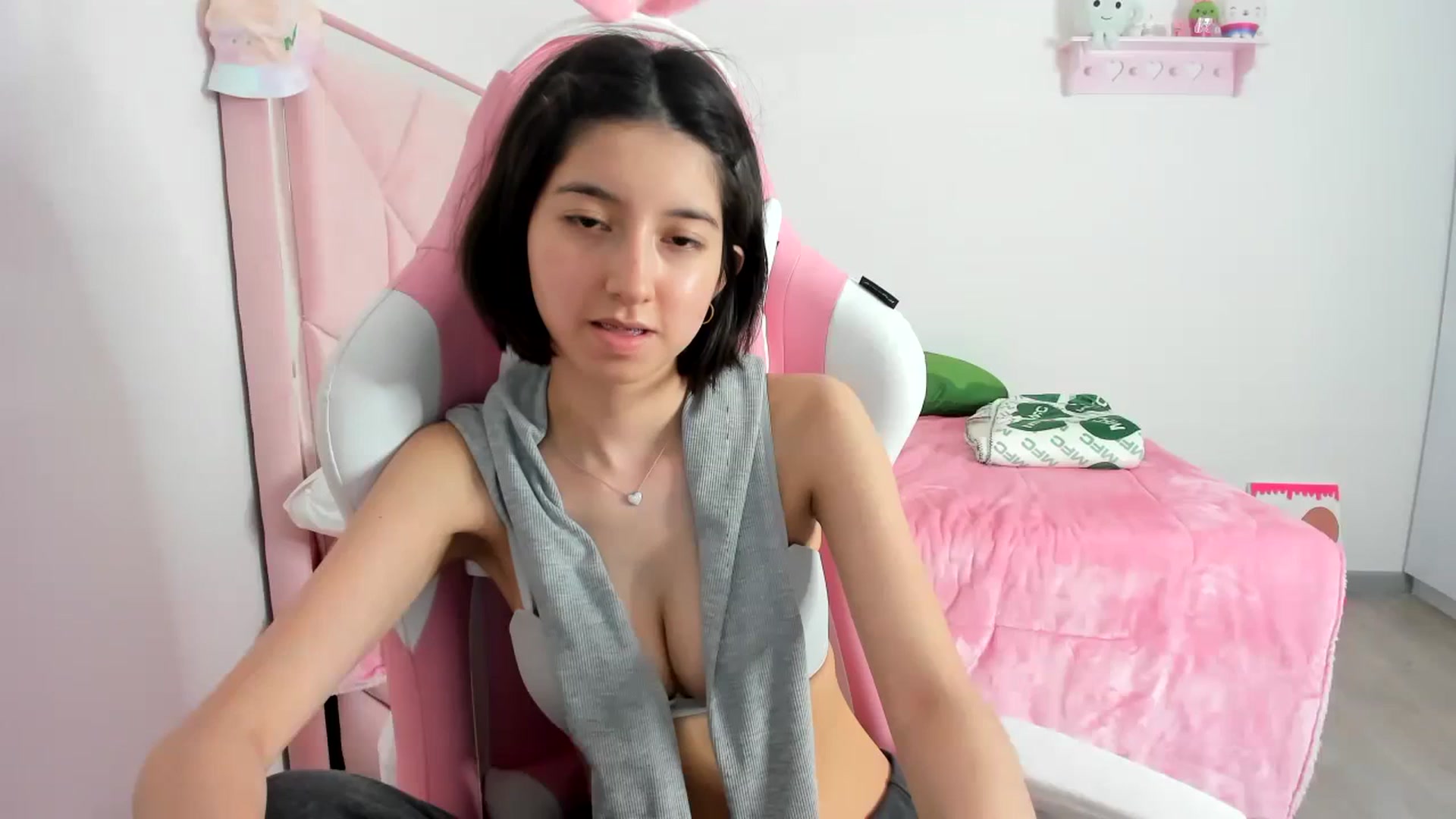 Gallery image thumbnail from Cherrycute666's myfreecams stream on, 12/10/2023, 06:37 image 17 of 20