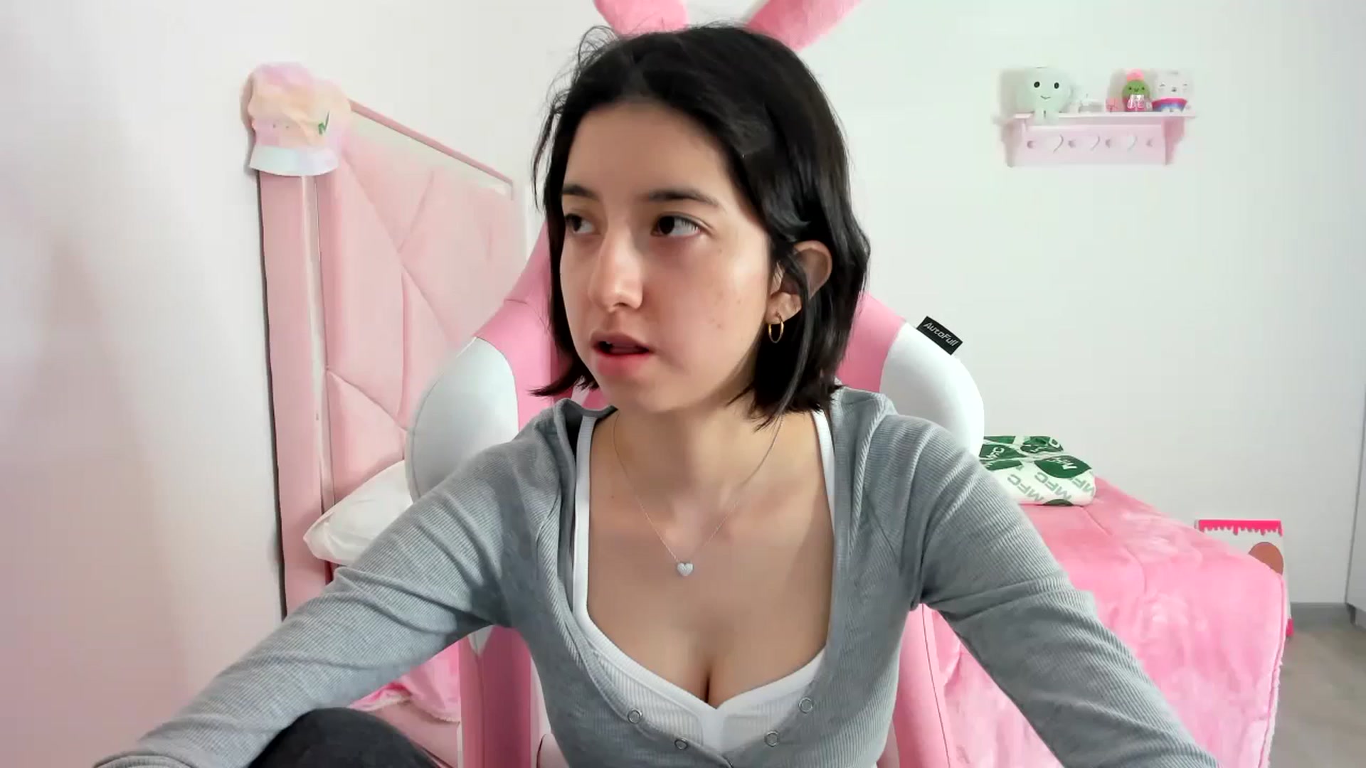 Gallery image thumbnail from Cherrycute666's myfreecams stream on, 12/10/2023, 06:37 image 1 of 20