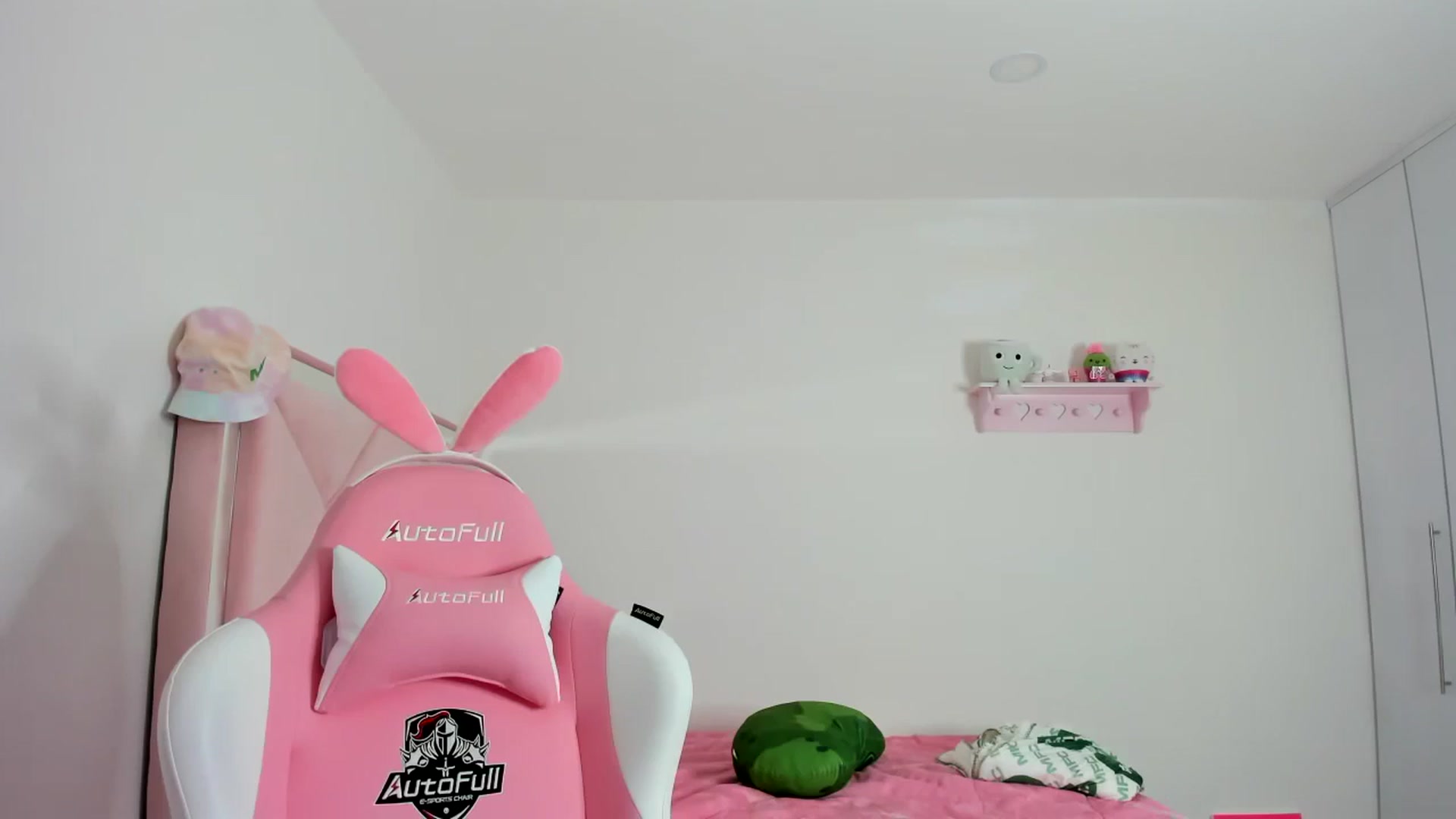 Gallery image thumbnail from Cherrycute666's myfreecams stream on, 12/10/2023, 07:24 image 13 of 20