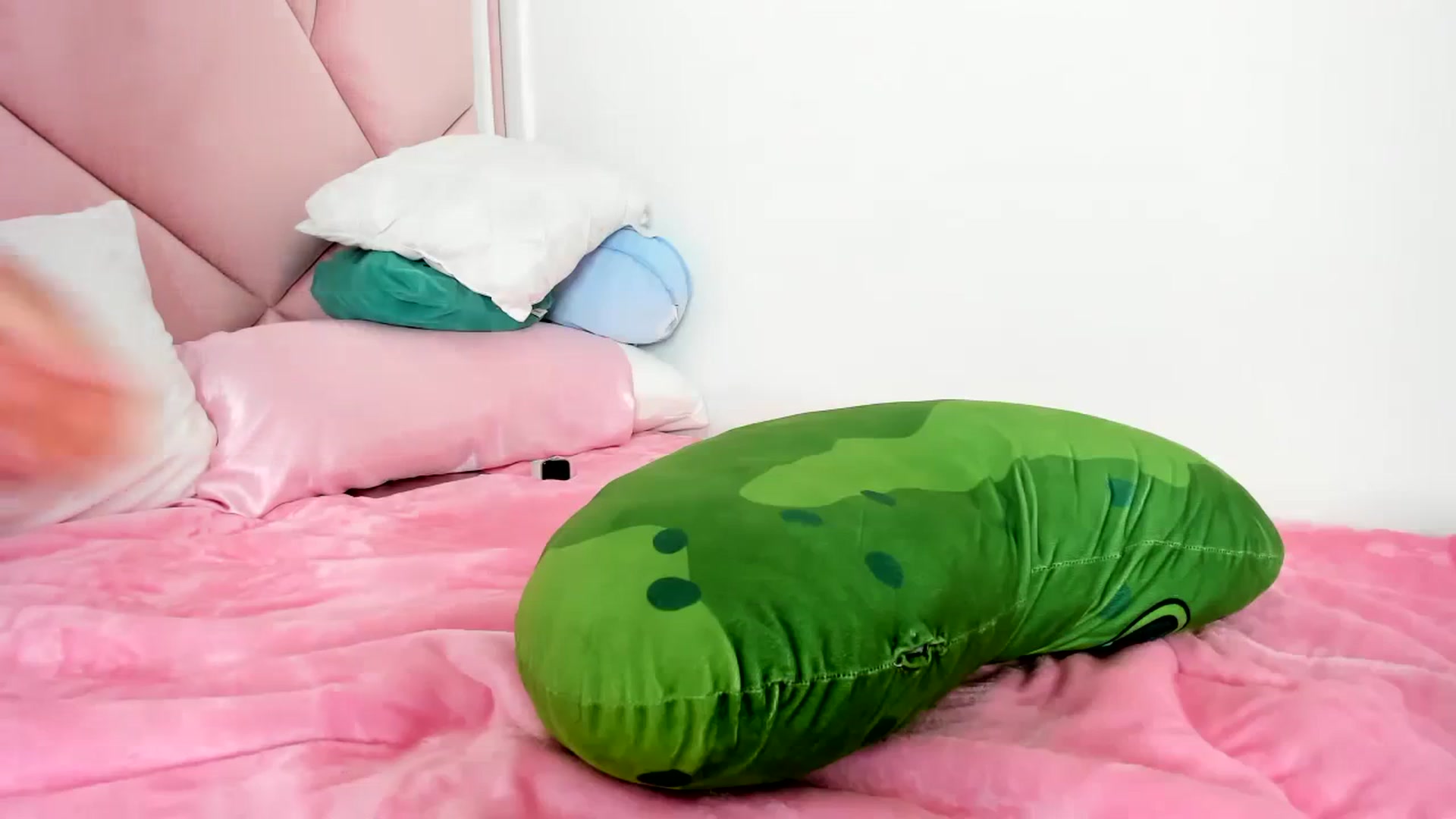 Gallery image thumbnail from Cherrycute666's myfreecams stream on, 12/10/2023, 07:24 image 10 of 20