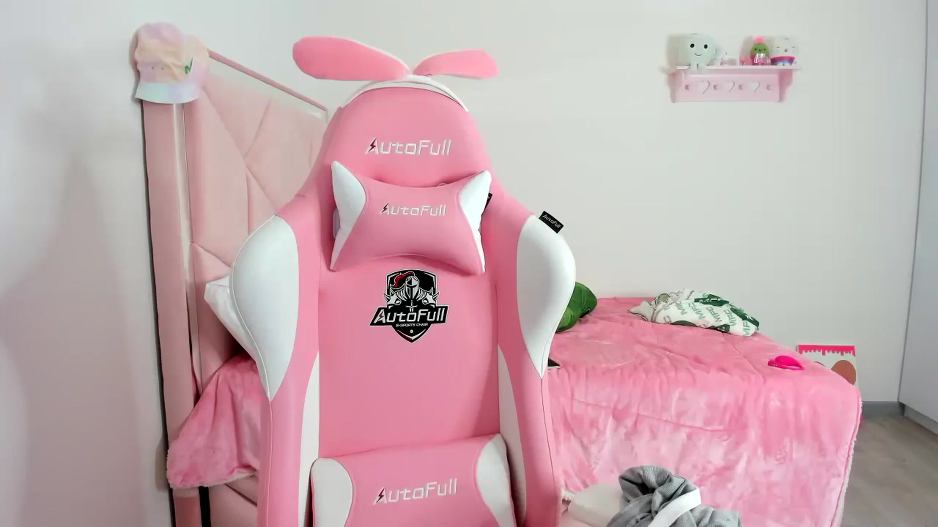 Gallery image thumbnail from Cherrycute666's myfreecams stream on, 12/10/2023, 08:04 image 19 of 20