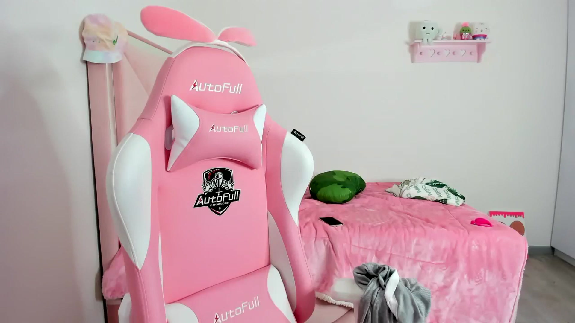 Gallery image thumbnail from Cherrycute666's myfreecams stream on, 12/10/2023, 08:04 image 14 of 20