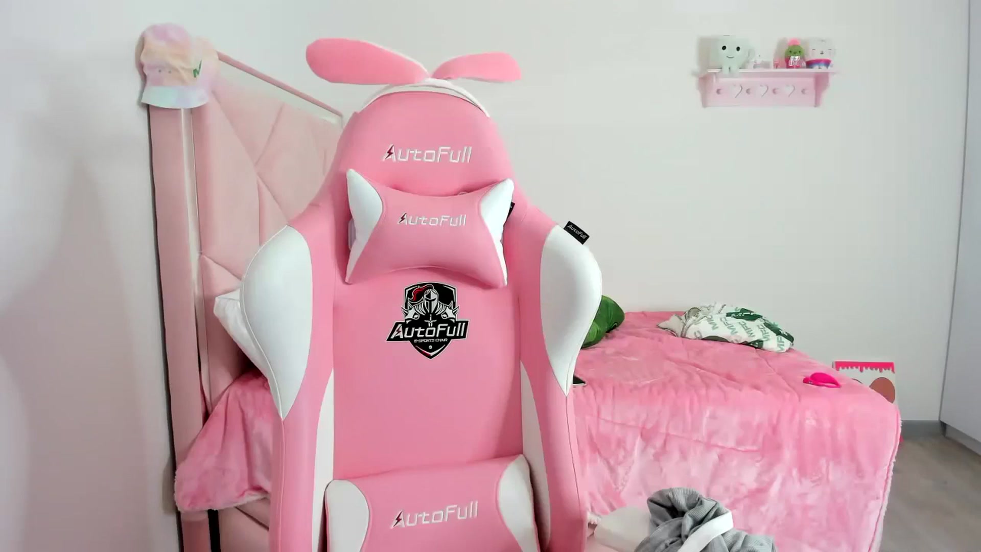 Gallery image thumbnail from Cherrycute666's myfreecams stream on, 12/10/2023, 08:04 image 18 of 20