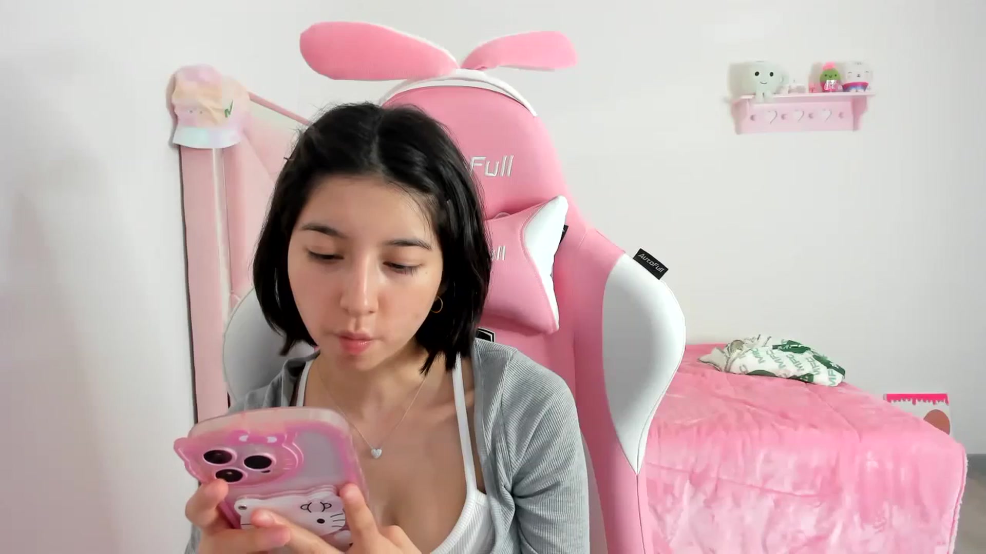 Gallery image thumbnail from Cherrycute666's myfreecams stream on, 12/10/2023, 08:22 image 10 of 20