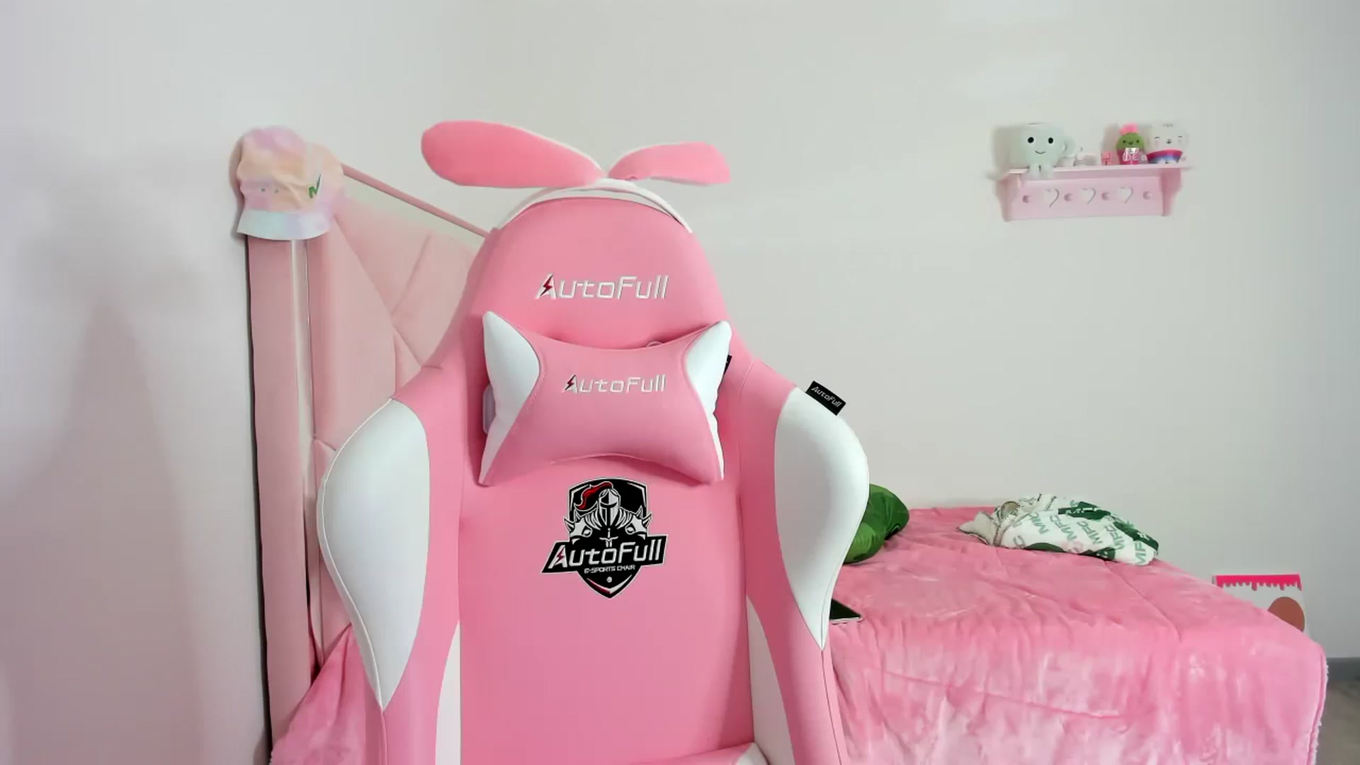 Gallery image thumbnail from Cherrycute666's myfreecams stream on, 12/10/2023, 08:22 image 16 of 20