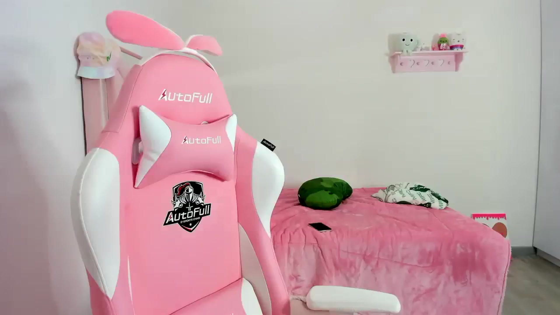 Gallery image thumbnail from Cherrycute666's myfreecams stream on, 12/10/2023, 08:53 image 15 of 20