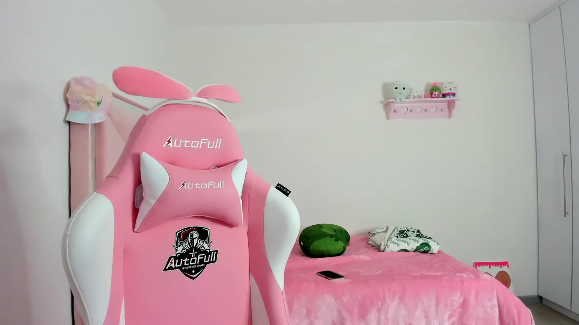 Gallery image thumbnail from Cherrycute666's myfreecams stream on, 12/10/2023, 08:53 image 16 of 20