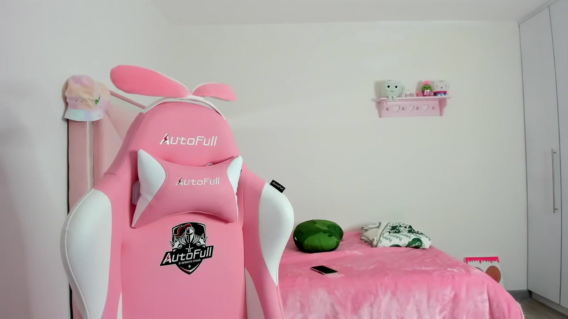 Gallery image thumbnail from Cherrycute666's myfreecams stream on, 12/10/2023, 08:53 image 17 of 20