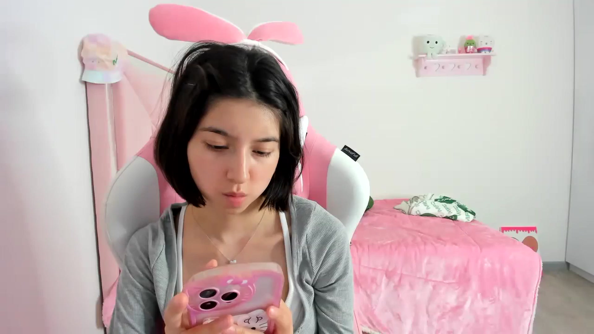 Gallery image thumbnail from Cherrycute666's myfreecams stream on, 12/10/2023, 08:53 image 11 of 20