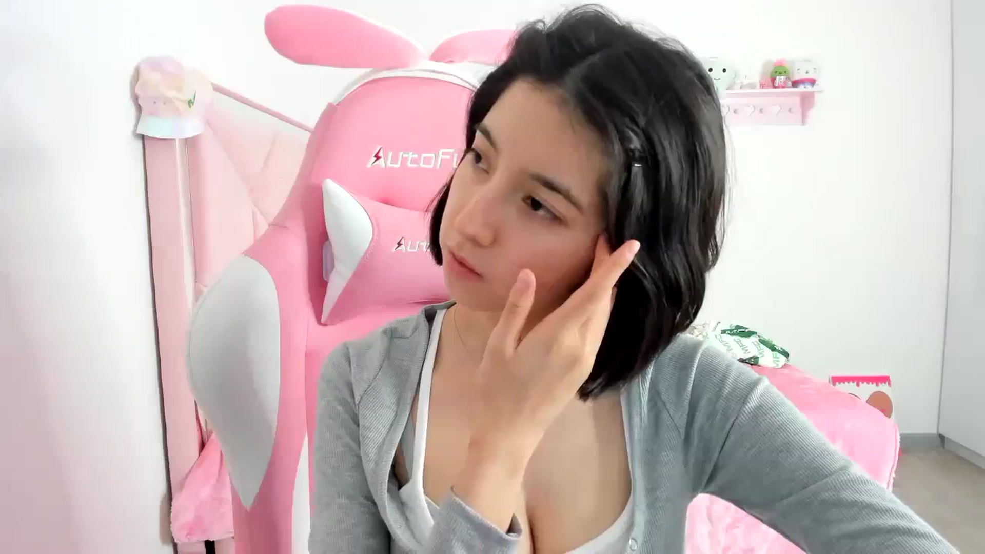 Gallery image thumbnail from Cherrycute666's myfreecams stream on, 12/10/2023, 08:53 image 8 of 20