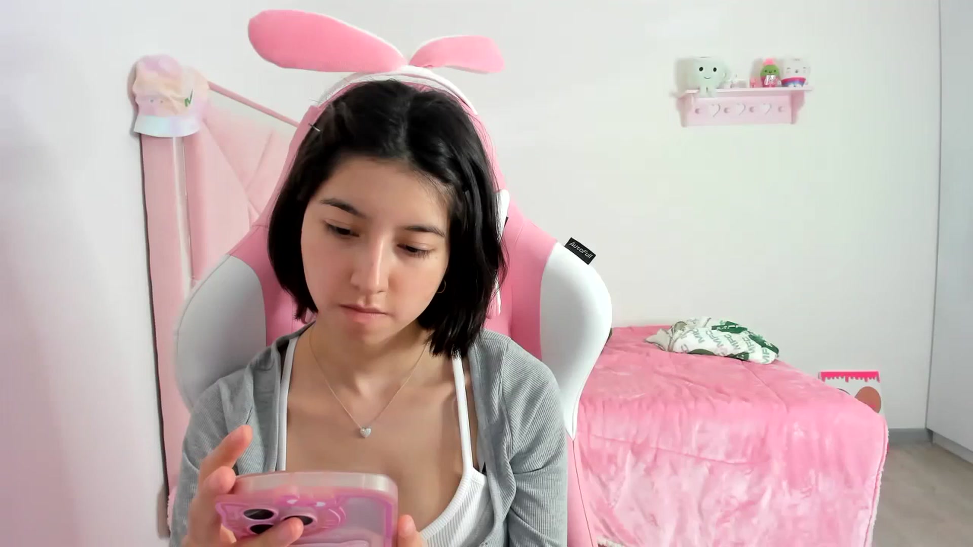 Gallery image thumbnail from Cherrycute666's myfreecams stream on, 12/10/2023, 08:53 image 4 of 20