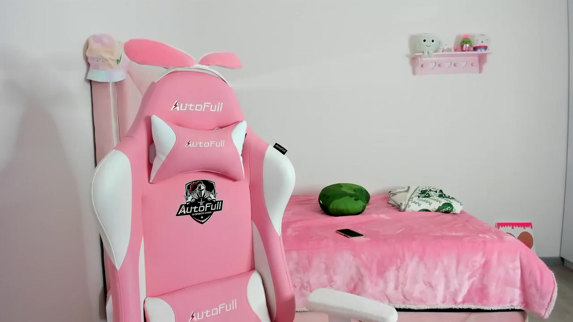 Gallery image thumbnail from Cherrycute666's myfreecams stream on, 12/10/2023, 08:53 image 19 of 20