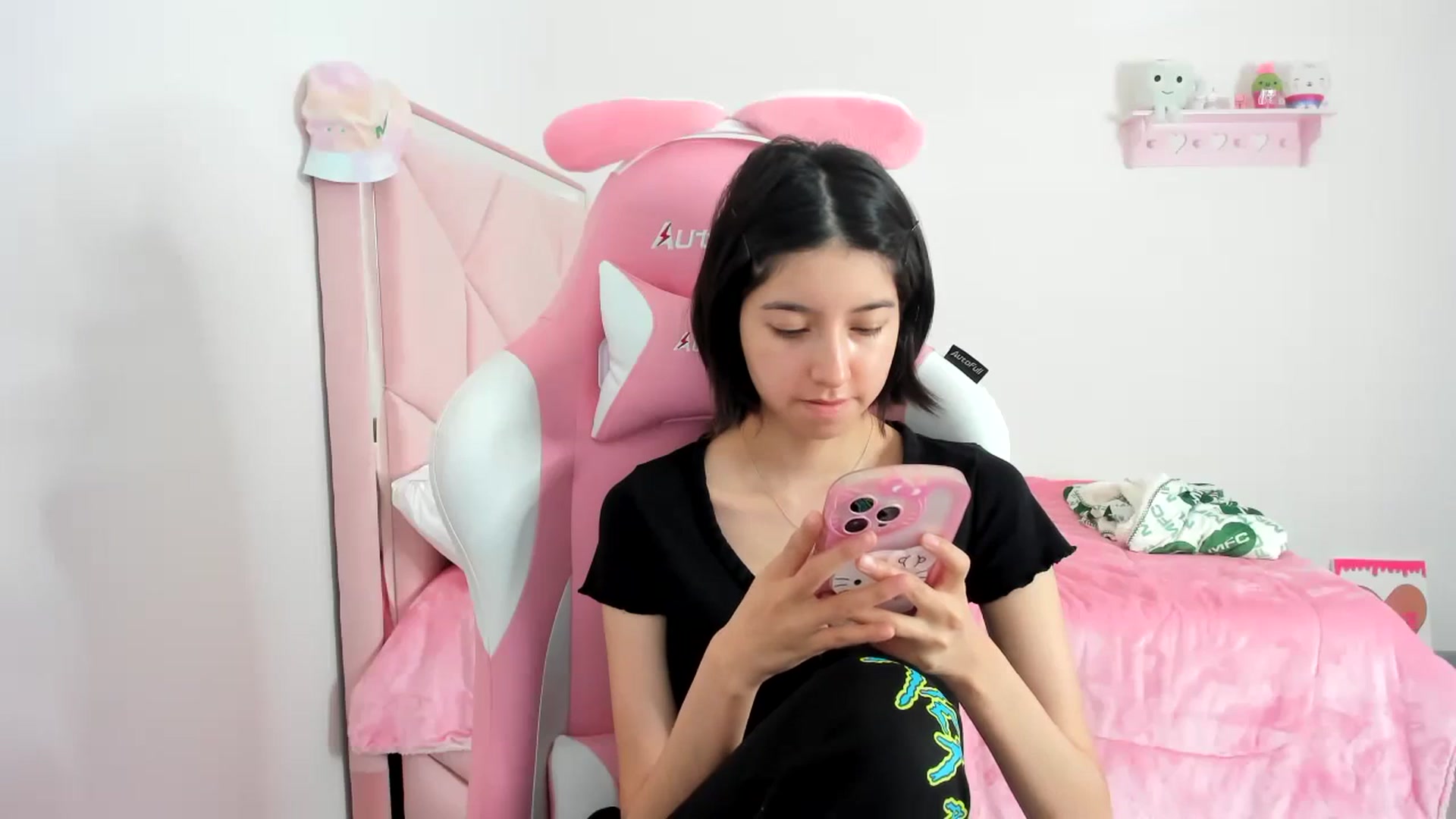 Gallery image thumbnail from Cherrycute666's myfreecams stream on, 12/10/2023, 23:37 image 13 of 20