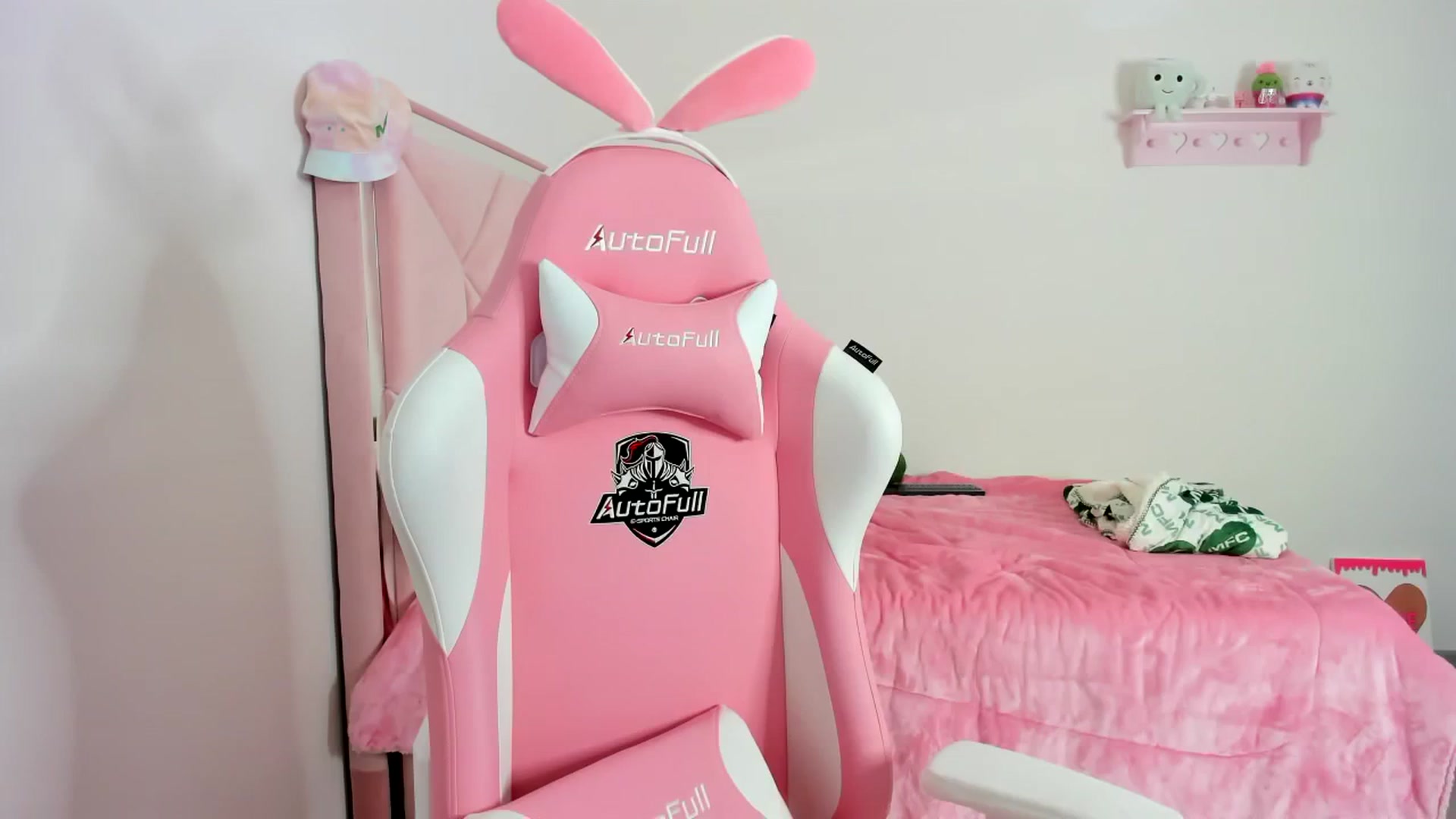 Gallery image thumbnail from Cherrycute666's myfreecams stream on, 12/10/2023, 23:37 image 17 of 20