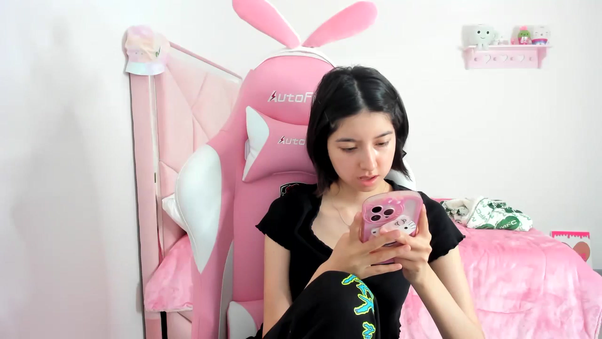 Gallery image thumbnail from Cherrycute666's myfreecams stream on, 12/10/2023, 23:37 image 16 of 20