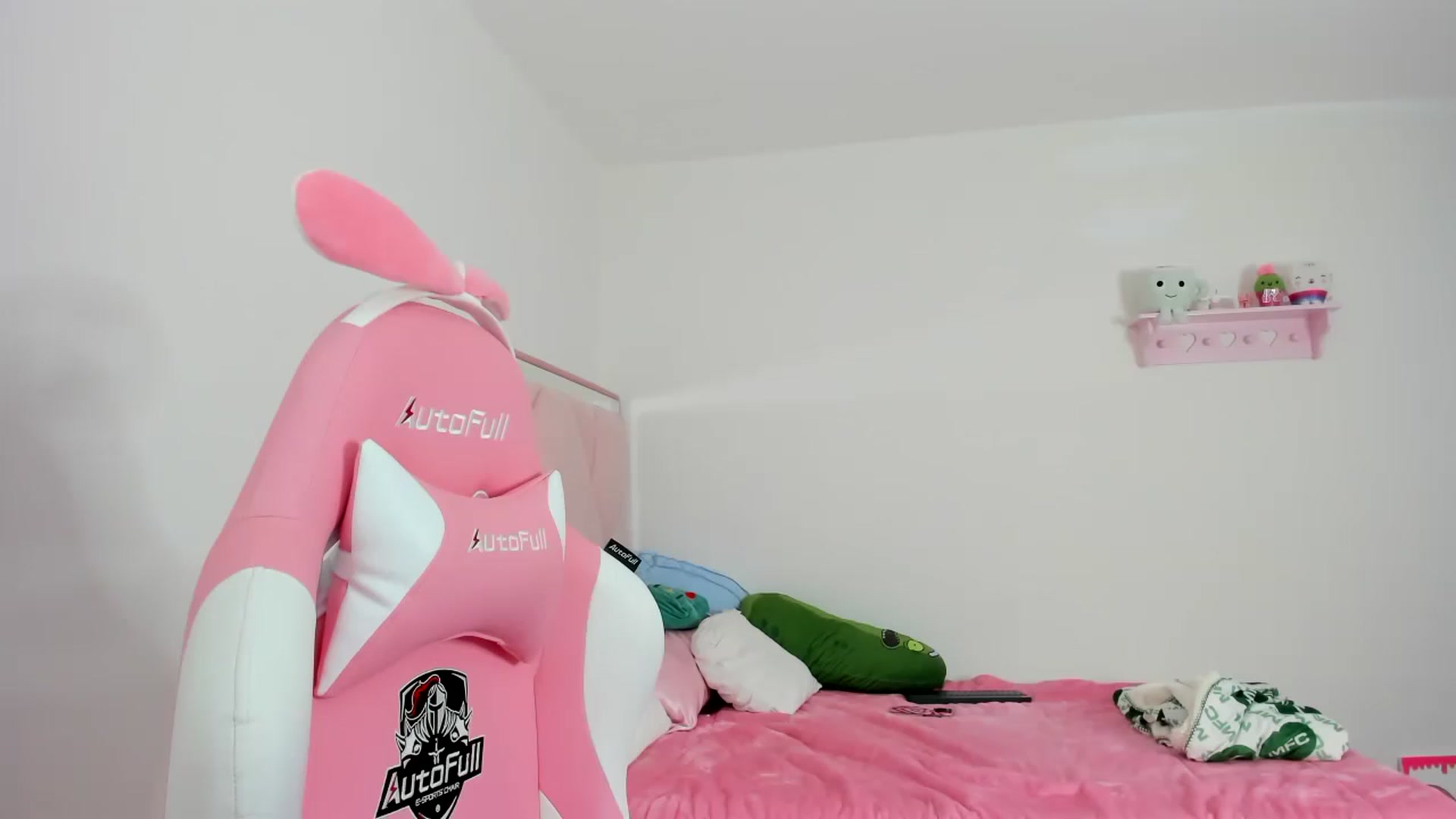 Gallery image thumbnail from Cherrycute666's myfreecams stream on, 12/10/2023, 23:37 image 3 of 20