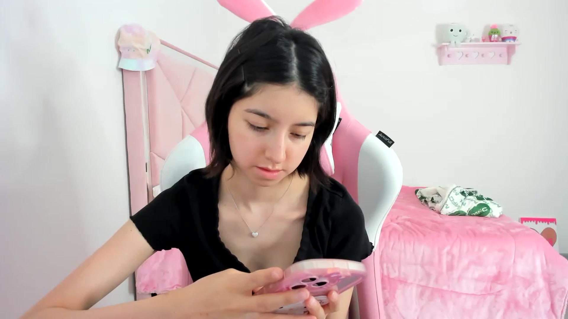 Gallery image thumbnail from Cherrycute666's myfreecams stream on, 12/10/2023, 23:37 image 14 of 20