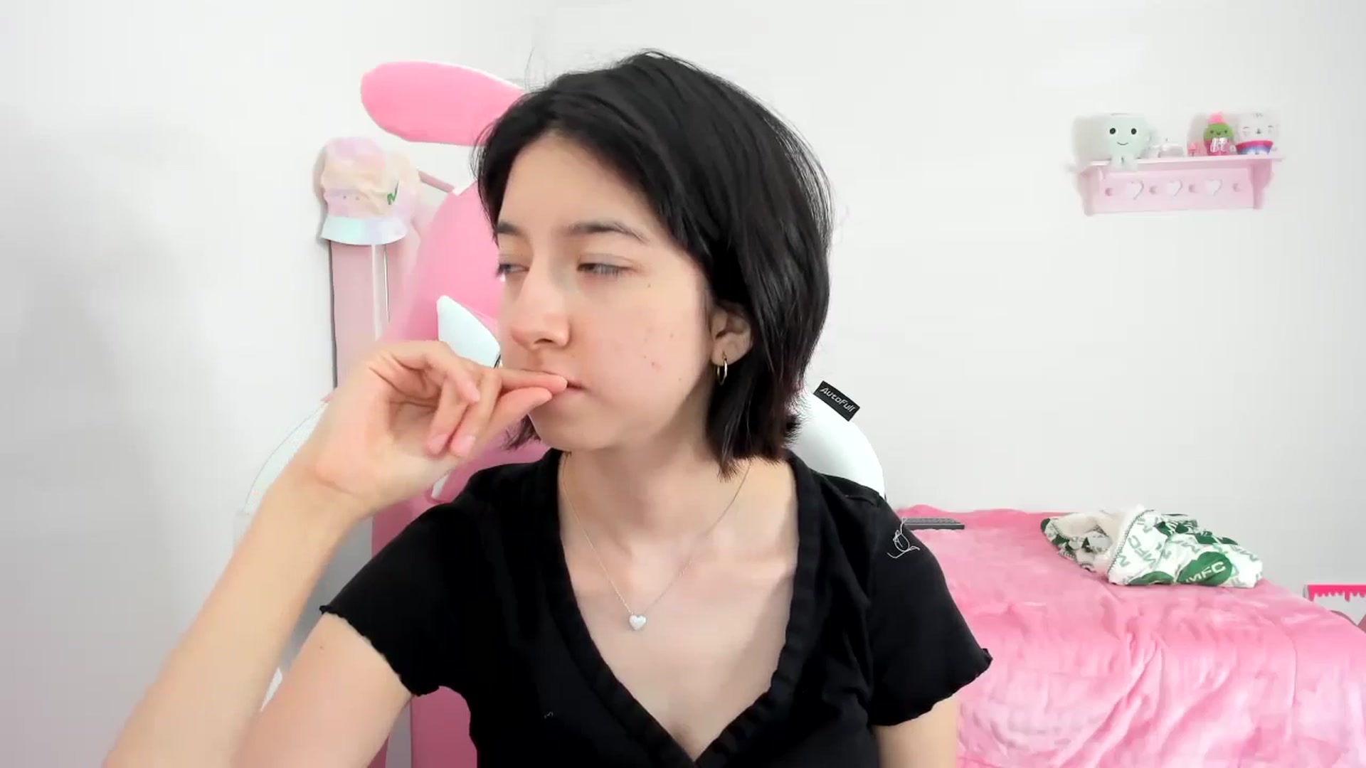 Gallery image thumbnail from Cherrycute666's myfreecams stream on, 12/10/2023, 23:37 image 4 of 20